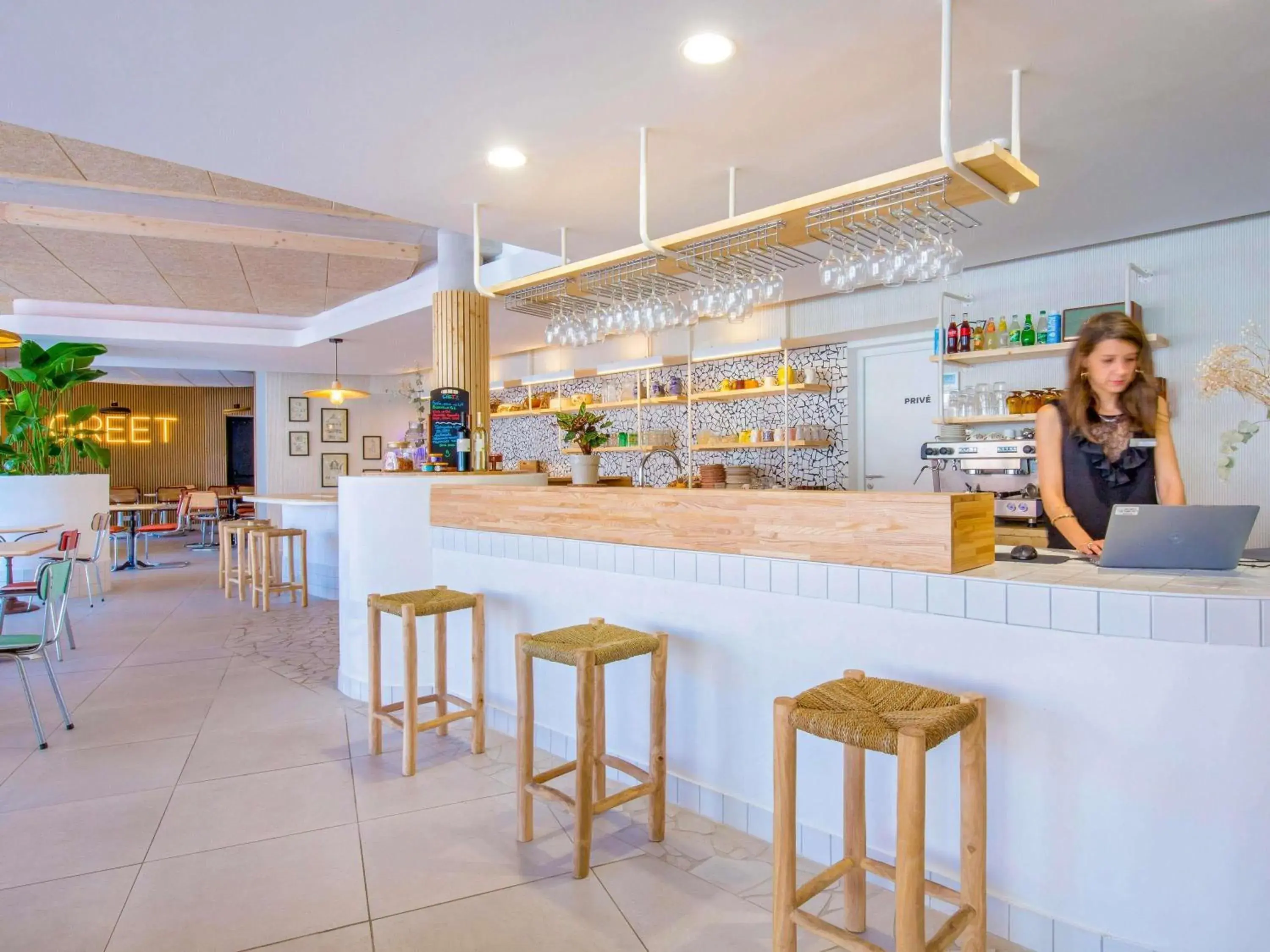 Property building in greet hotel Salon de Provence Property building in greet hotel Salon de Provence