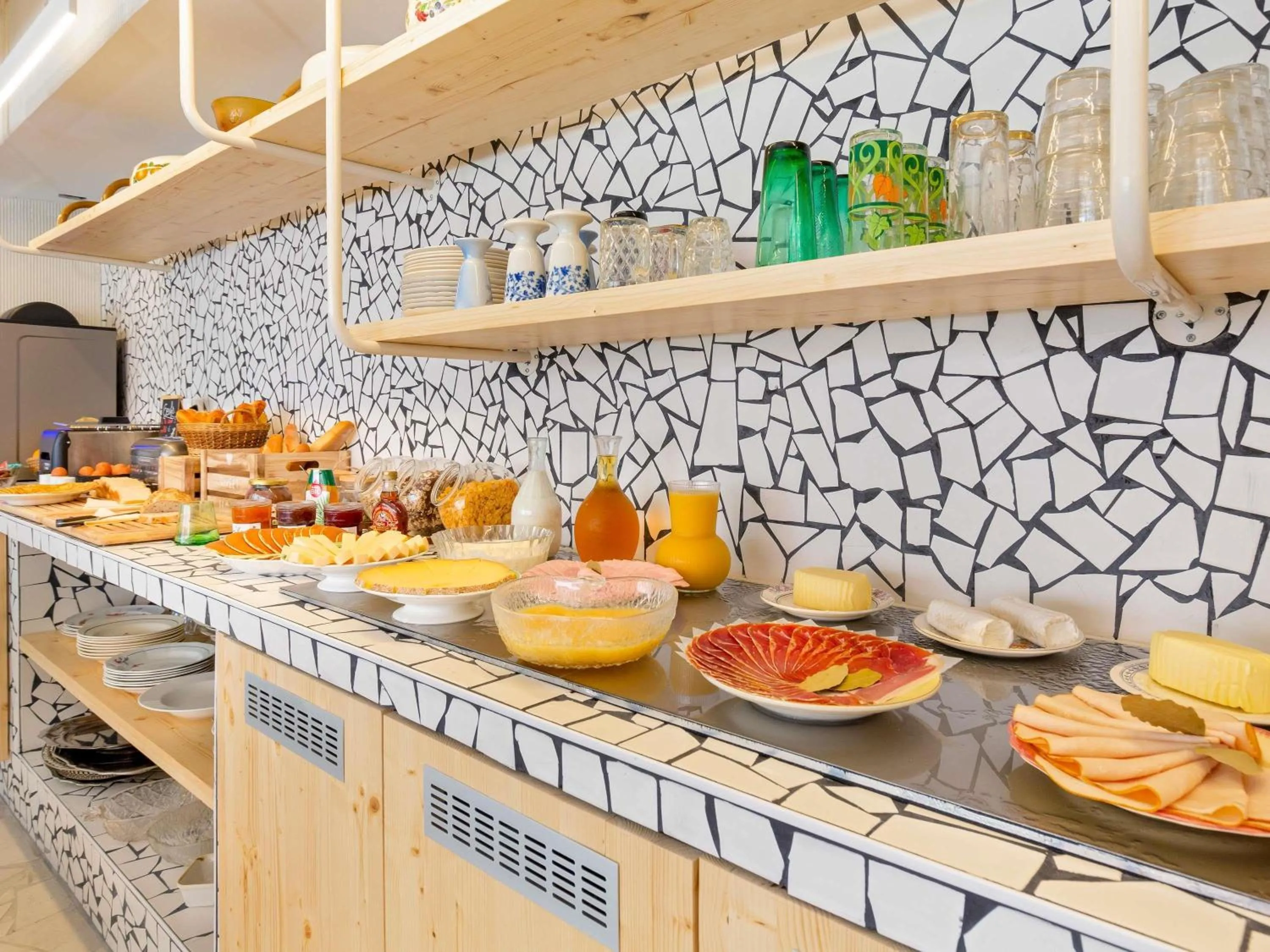 Breakfast in greet hotel Salon de Provence