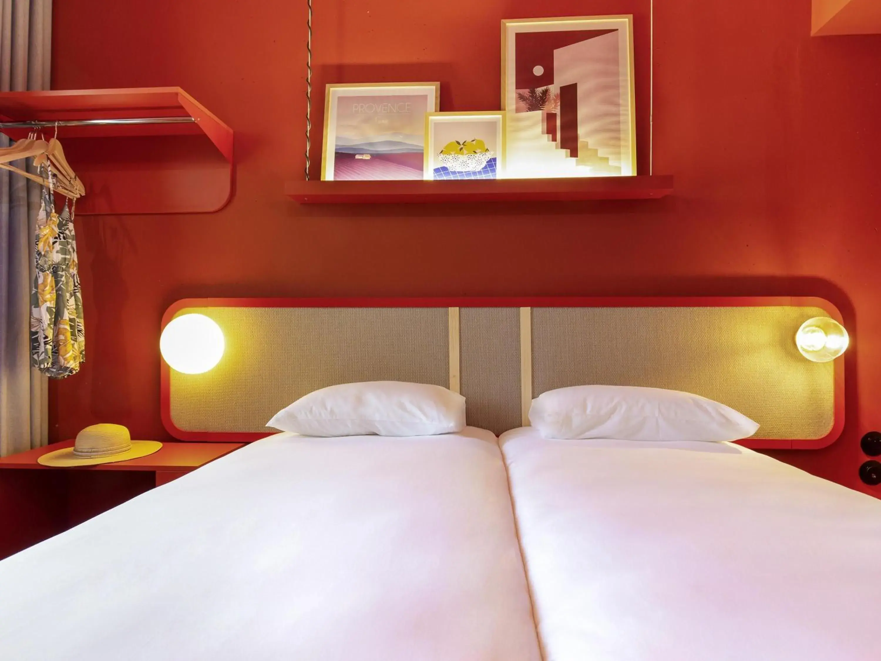 Bedroom, Bed in greet hotel Salon de Provence Bedroom, Bed in greet hotel Salon de Provence