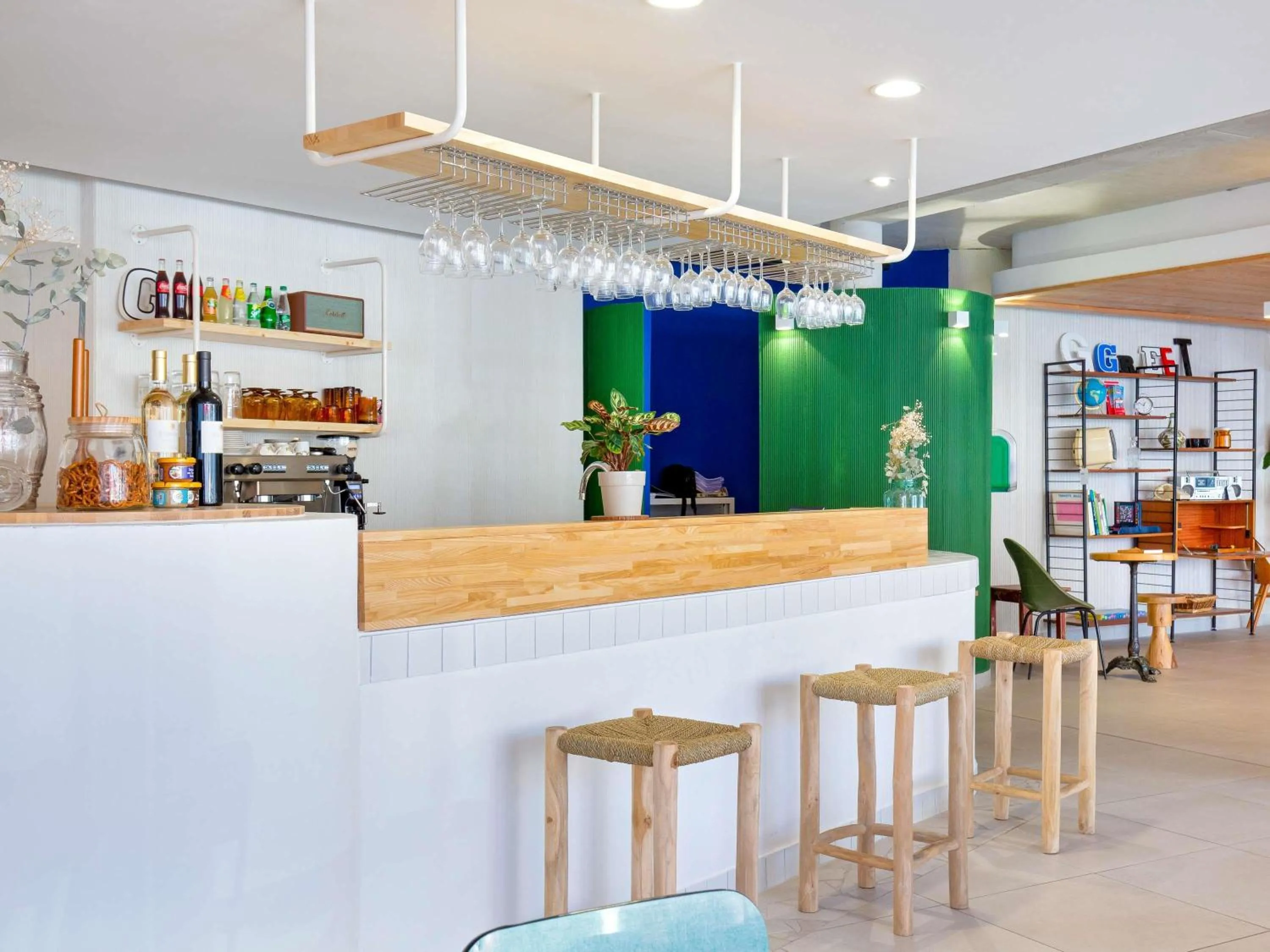 Lounge or bar in greet hotel Salon de Provence