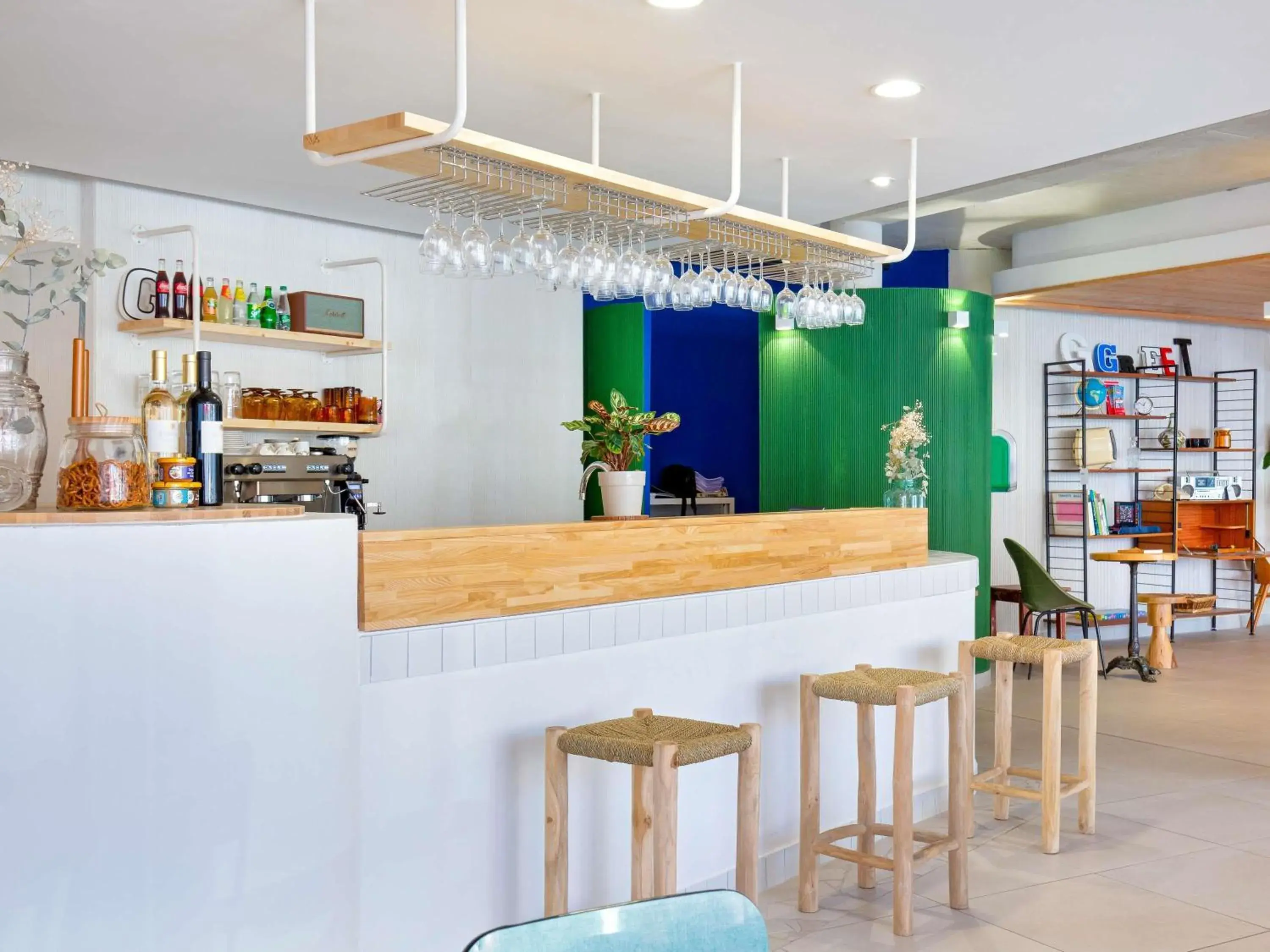 Lounge or bar in greet hotel Salon de Provence Lounge or bar in greet hotel Salon de Provence