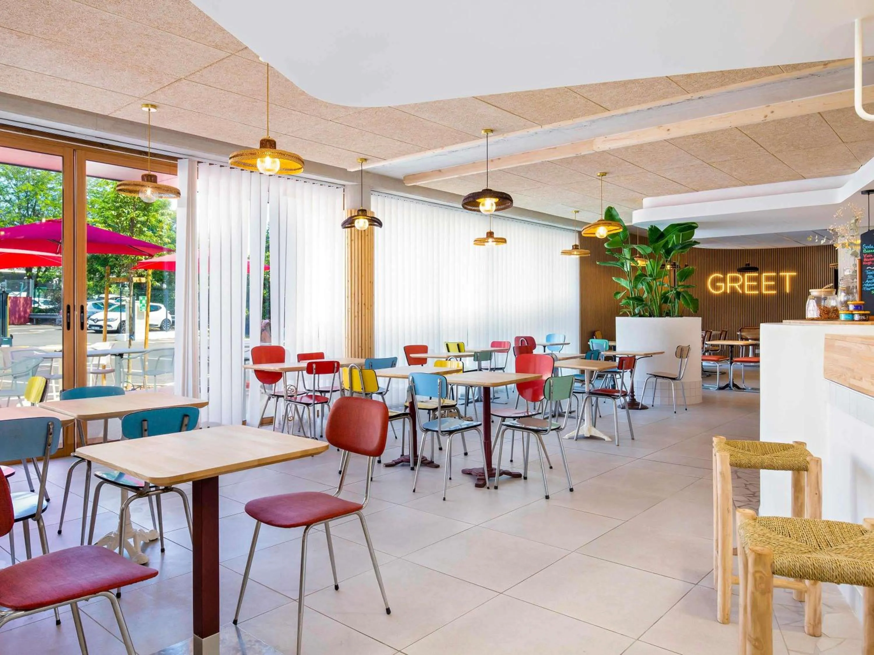 Property building in greet hotel Salon de Provence