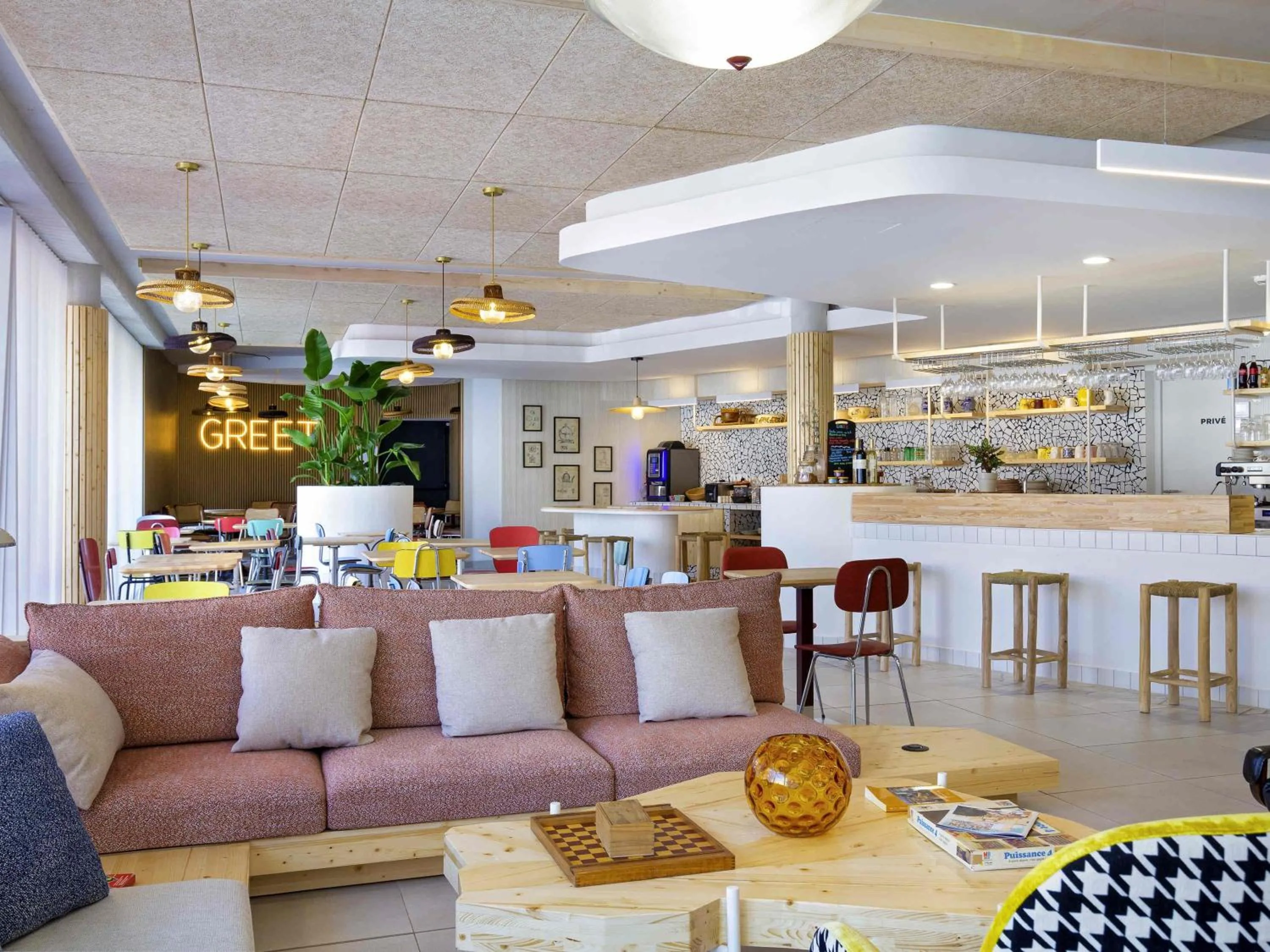 Lounge or bar in greet hotel Salon de Provence