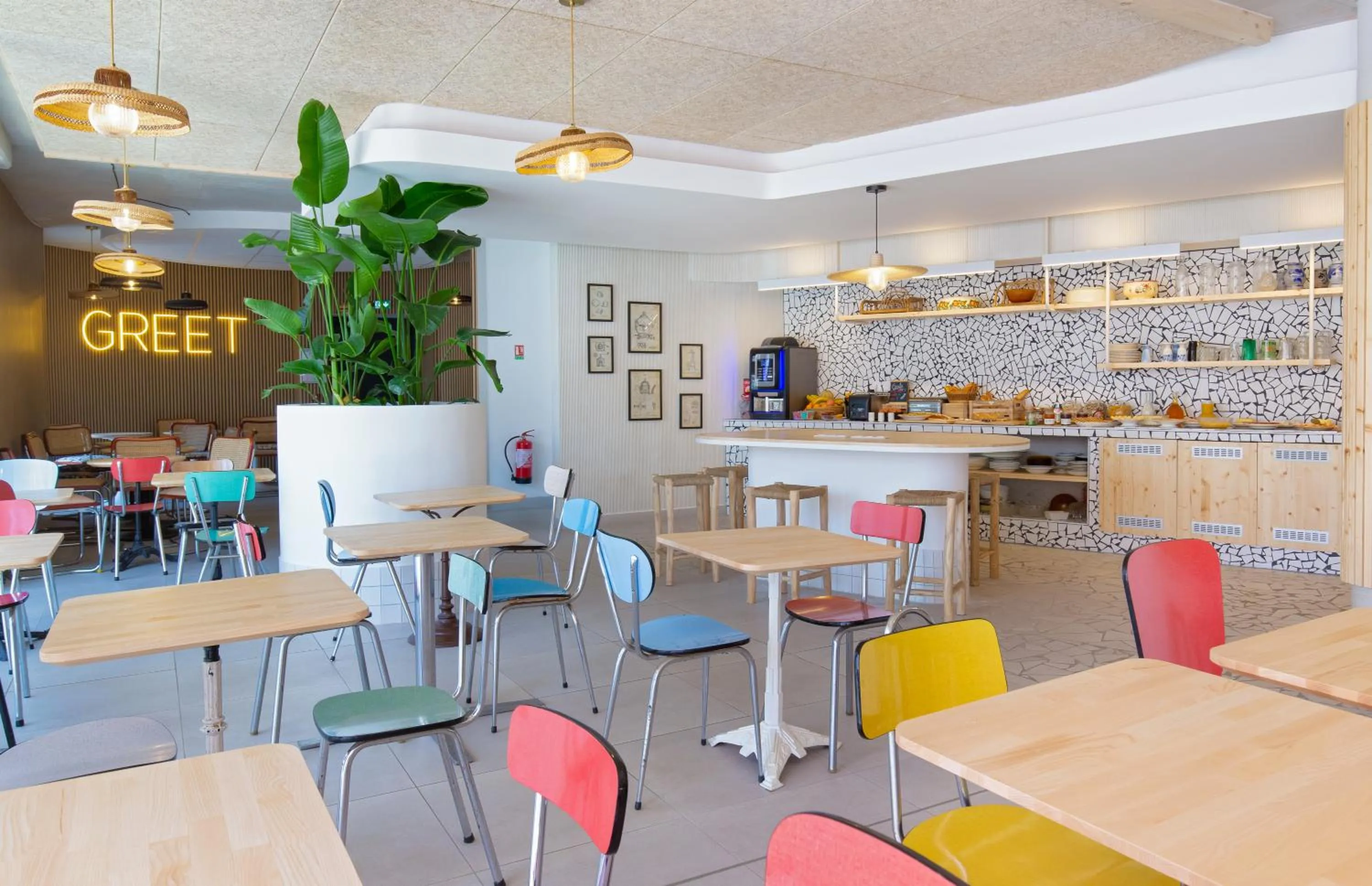 Property building in greet hotel Salon de Provence