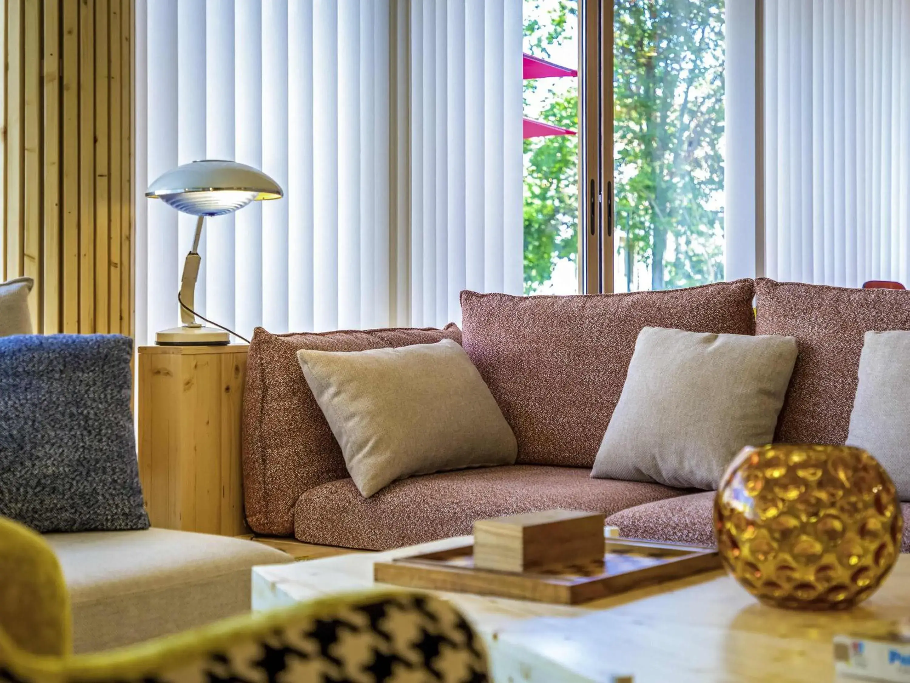 Lounge or bar in greet hotel Salon de Provence Lounge or bar in greet hotel Salon de Provence