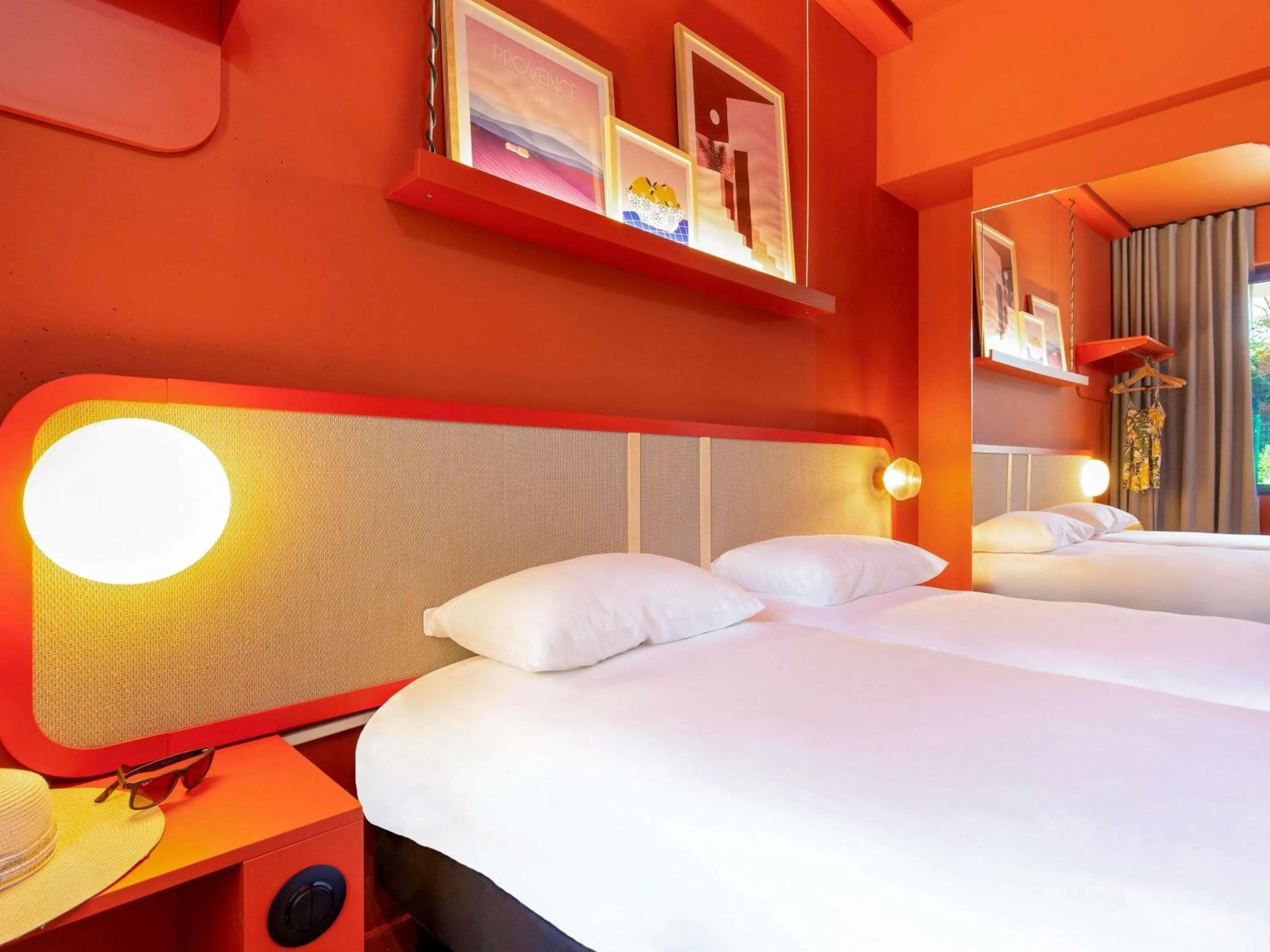 Bedroom, Bed in ibis Styles Salon de Provence