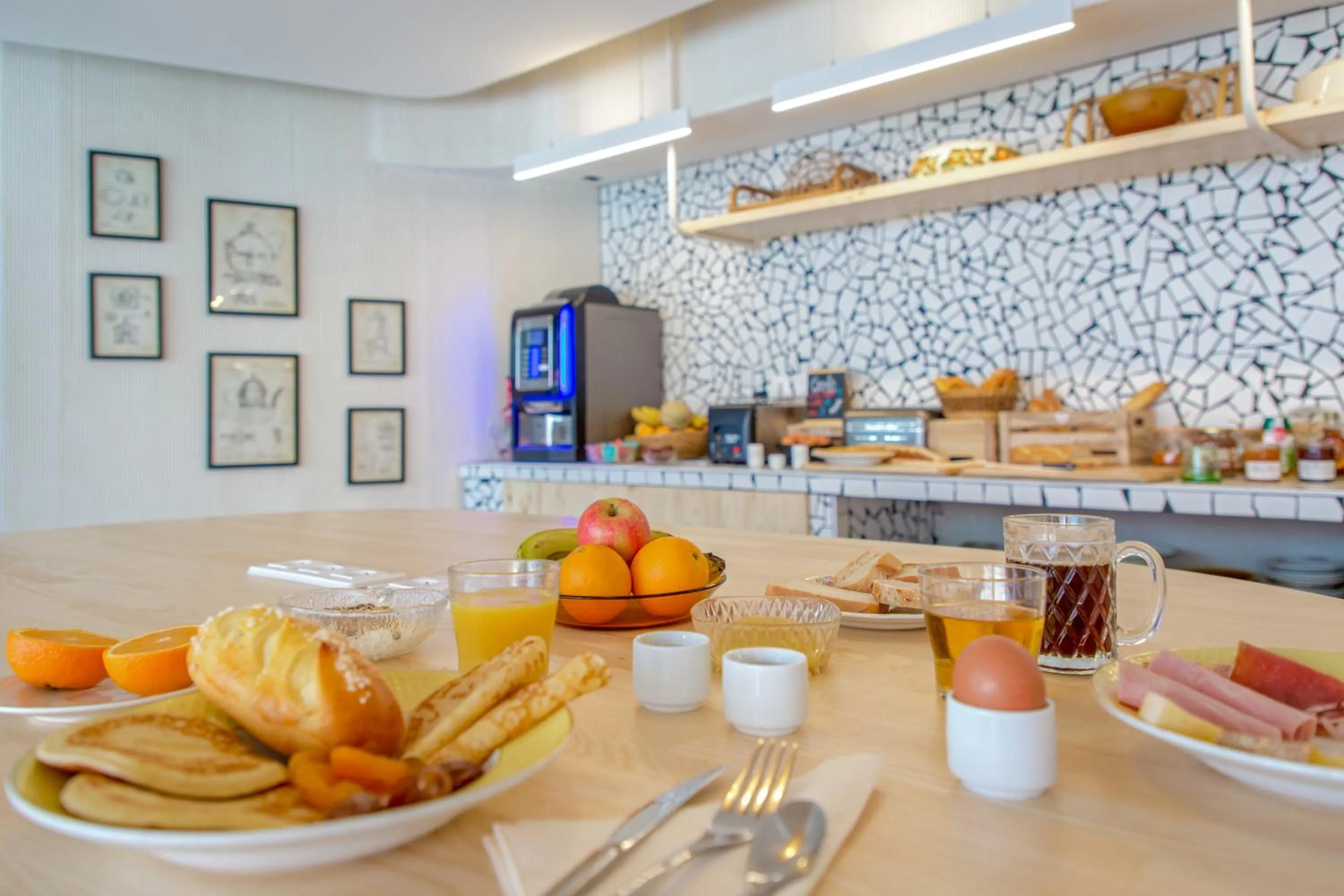 Breakfast in greet hotel Salon de Provence