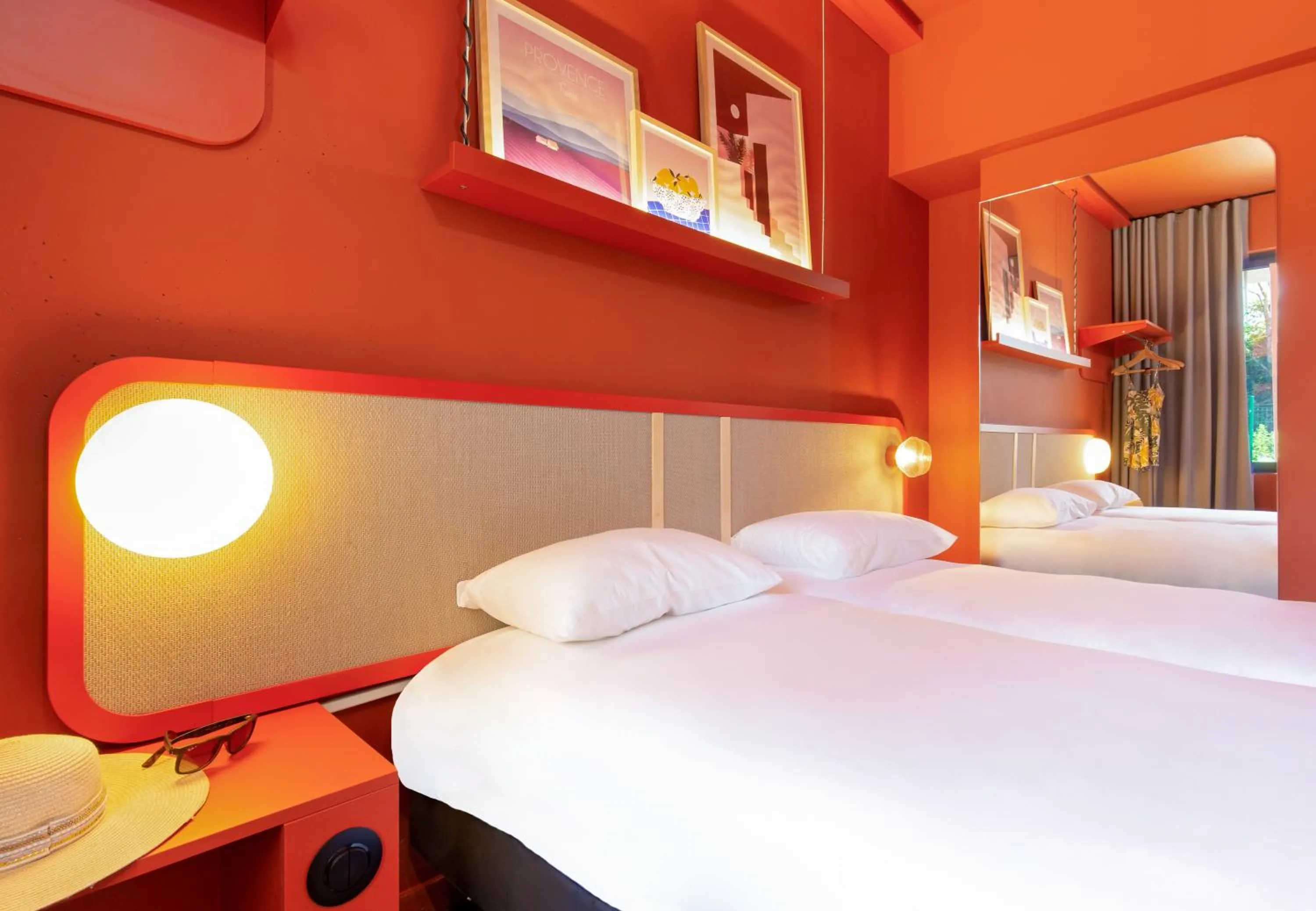 Bed in greet hotel Salon de Provence