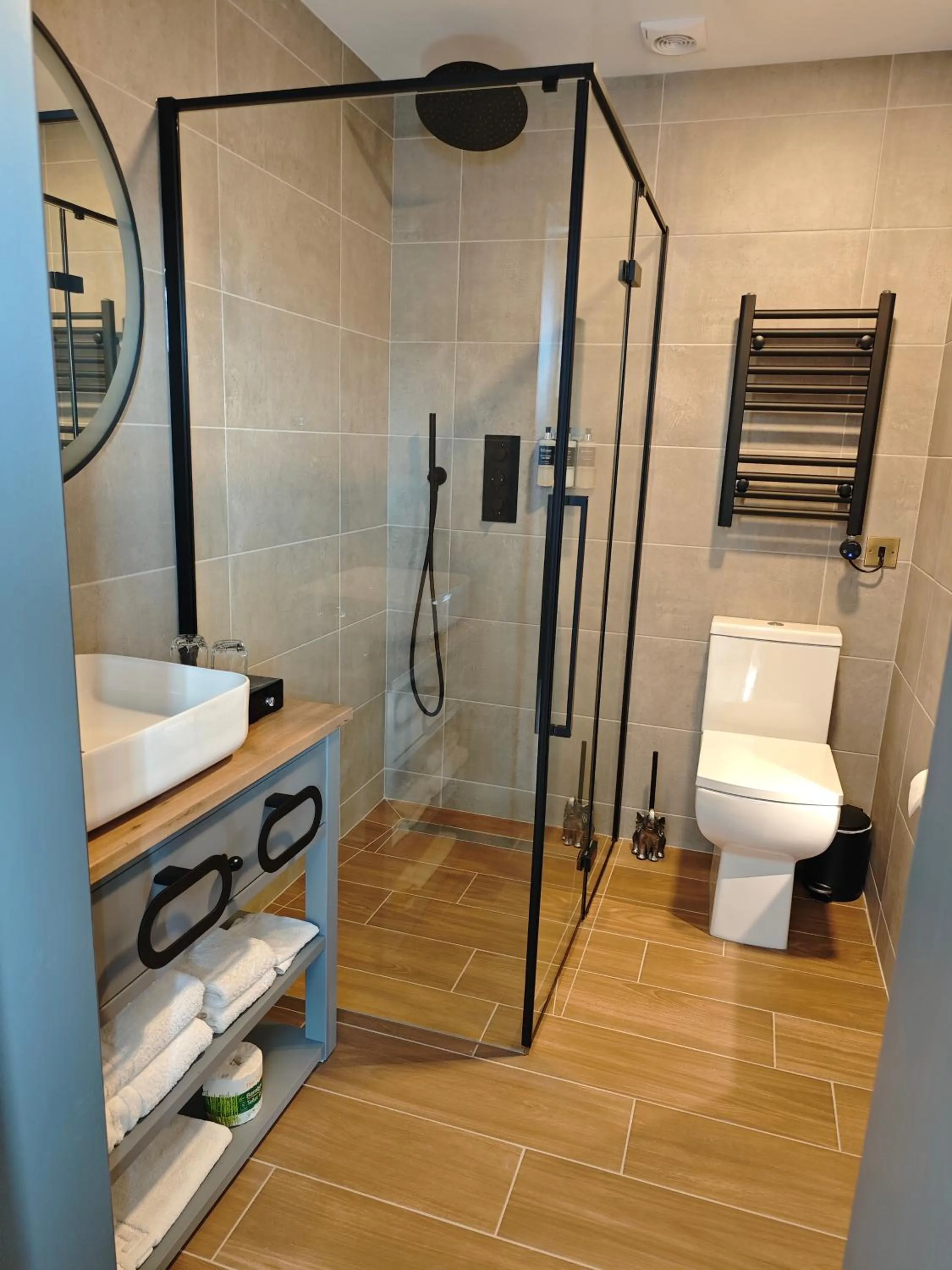 Shower in Pinnacle Suites Hotel
