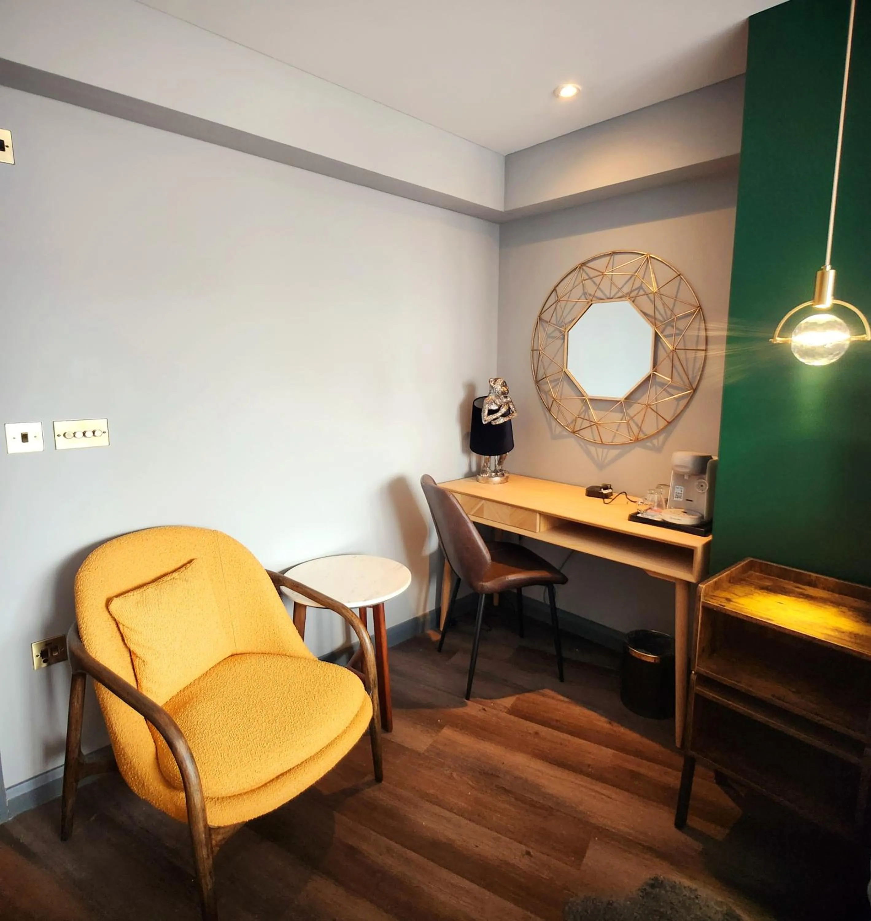 Seating area in Pinnacle Suites Hotel