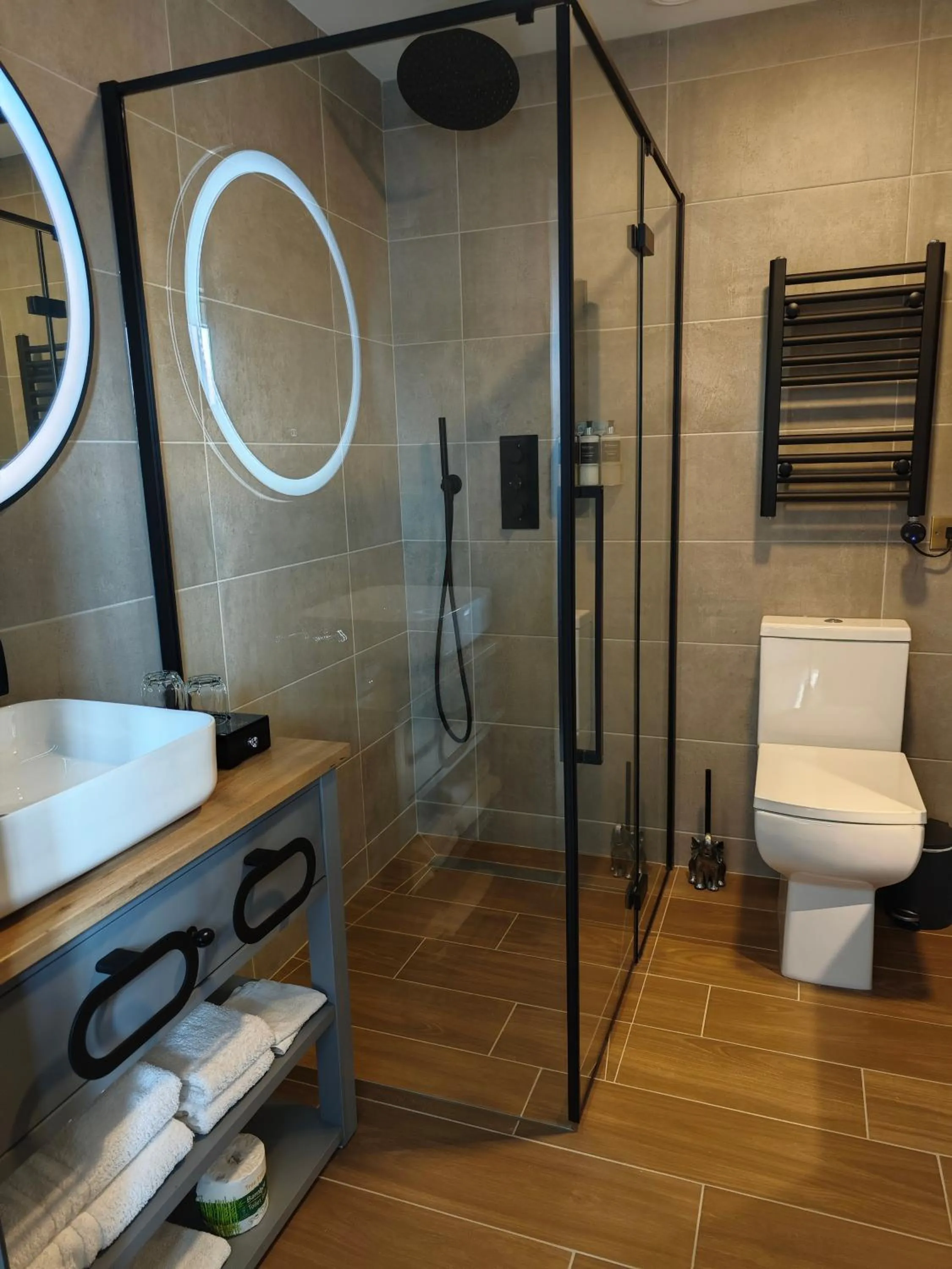 Shower in Pinnacle Suites Hotel