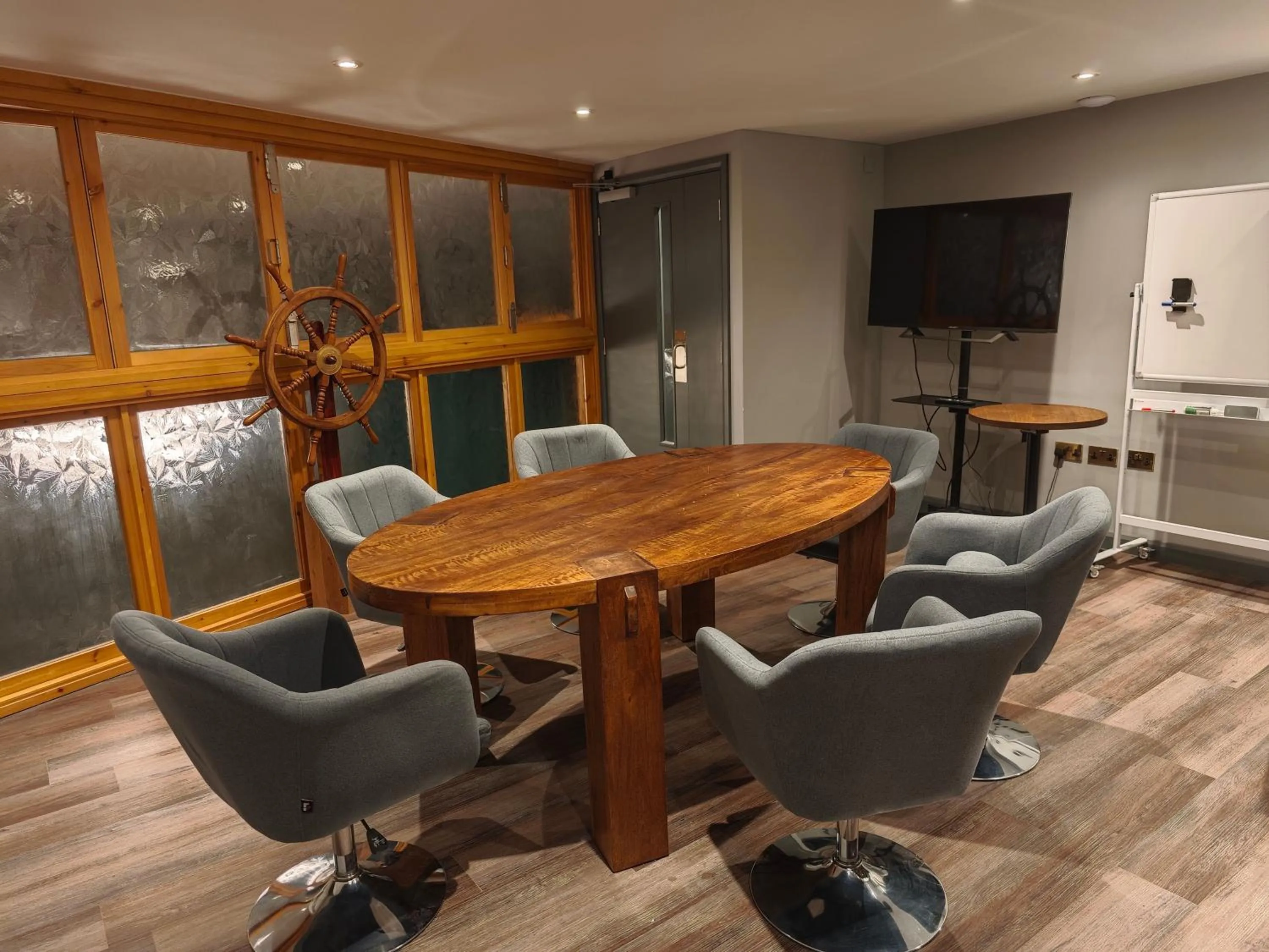 Pinnacle Suites Hotel