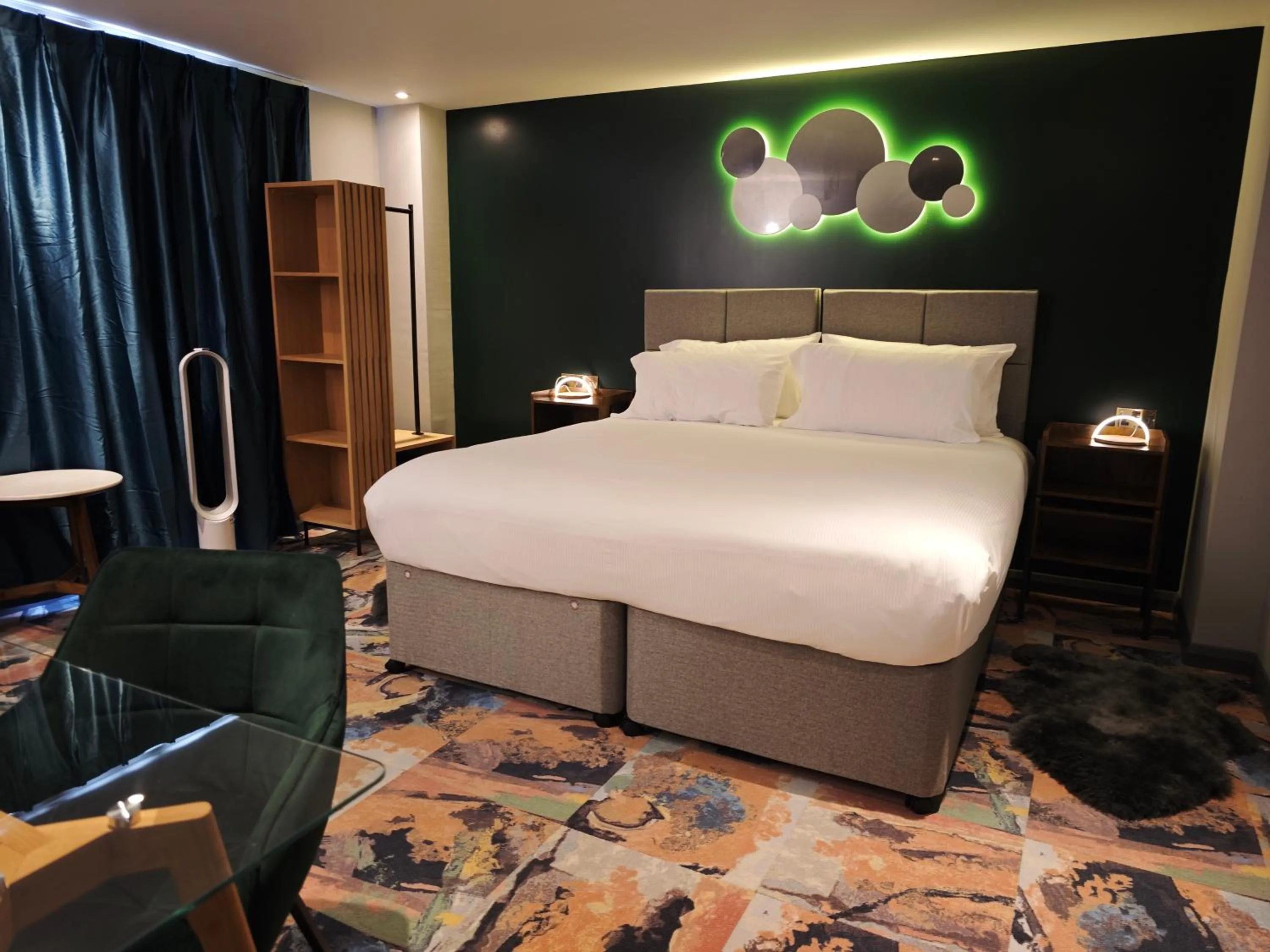 Bed in Pinnacle Suites Hotel