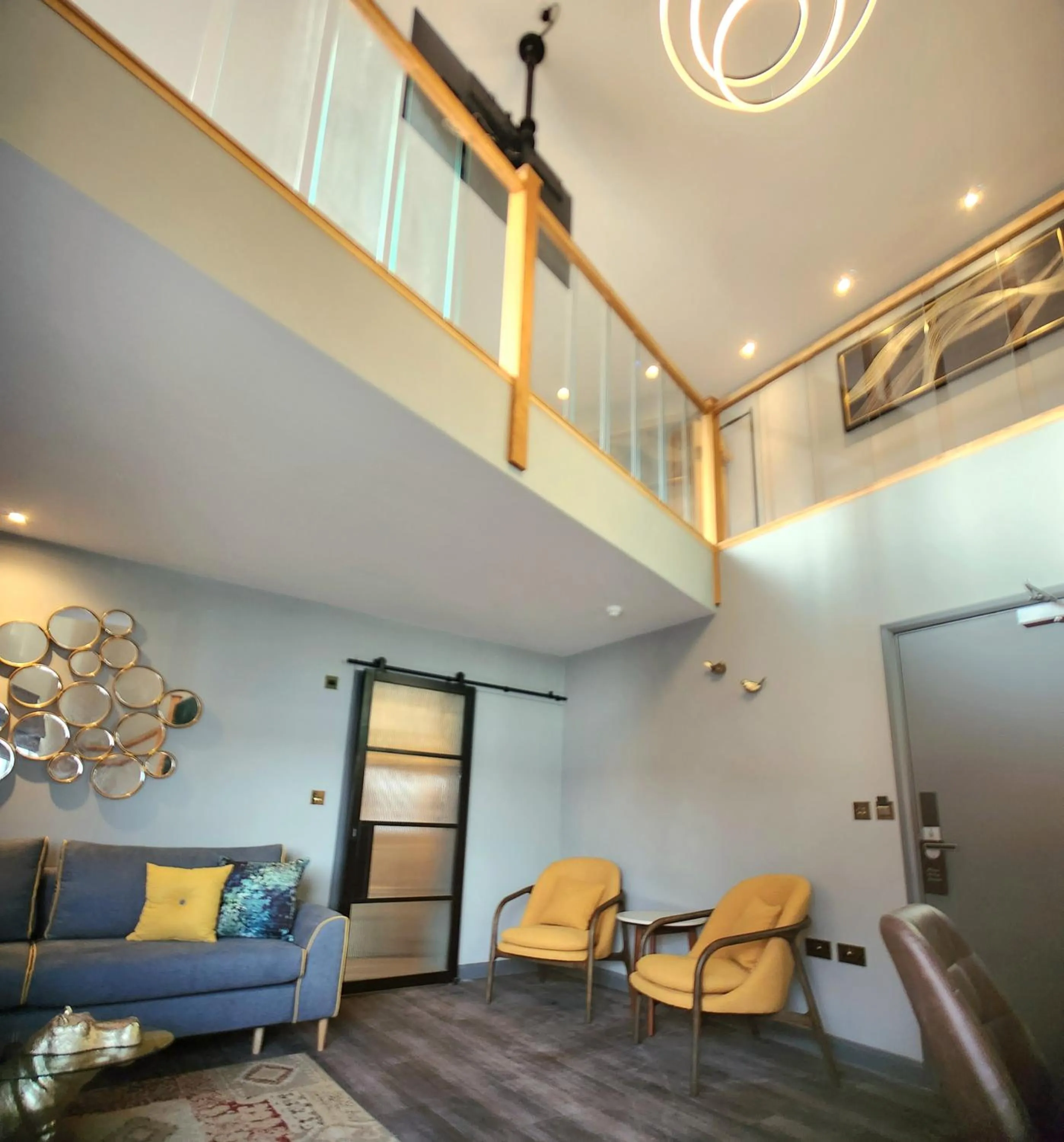 Living room in Pinnacle Suites Hotel