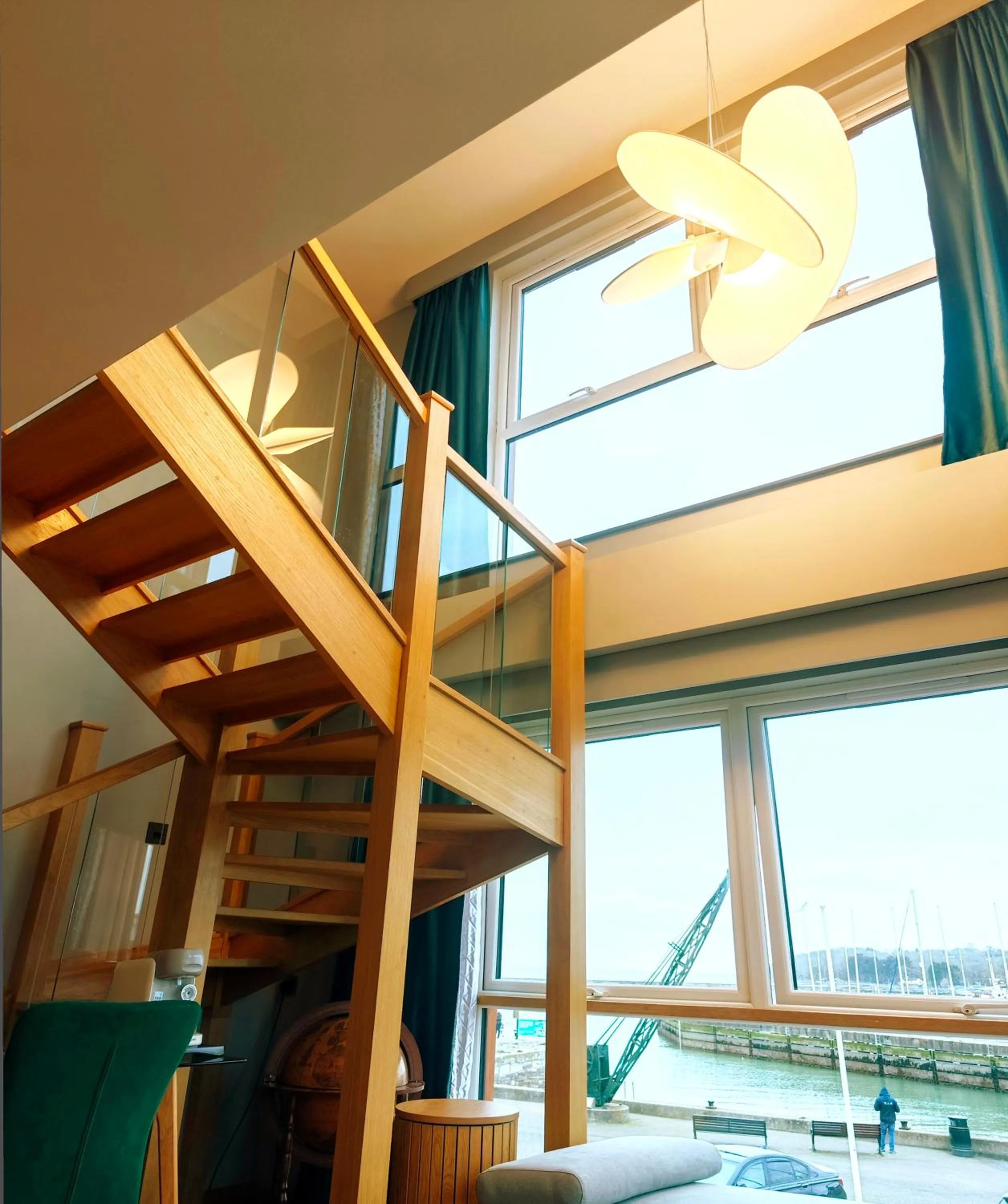 Pinnacle Suites Hotel