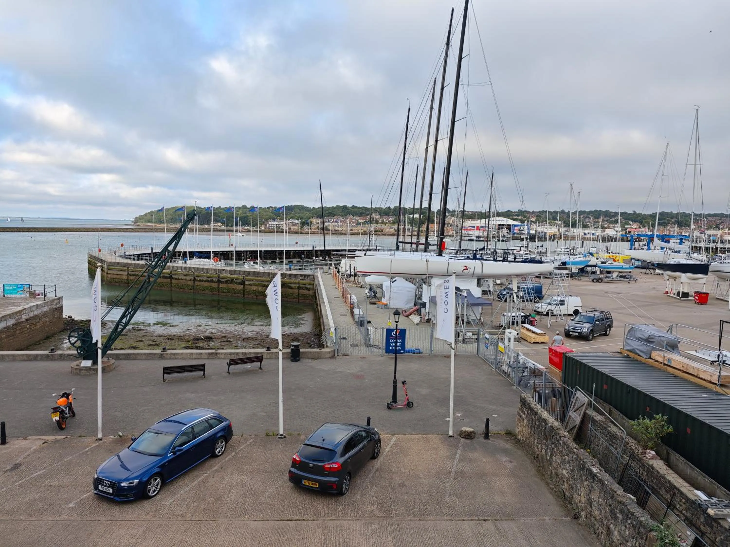 Pinnacle Suites Hotel