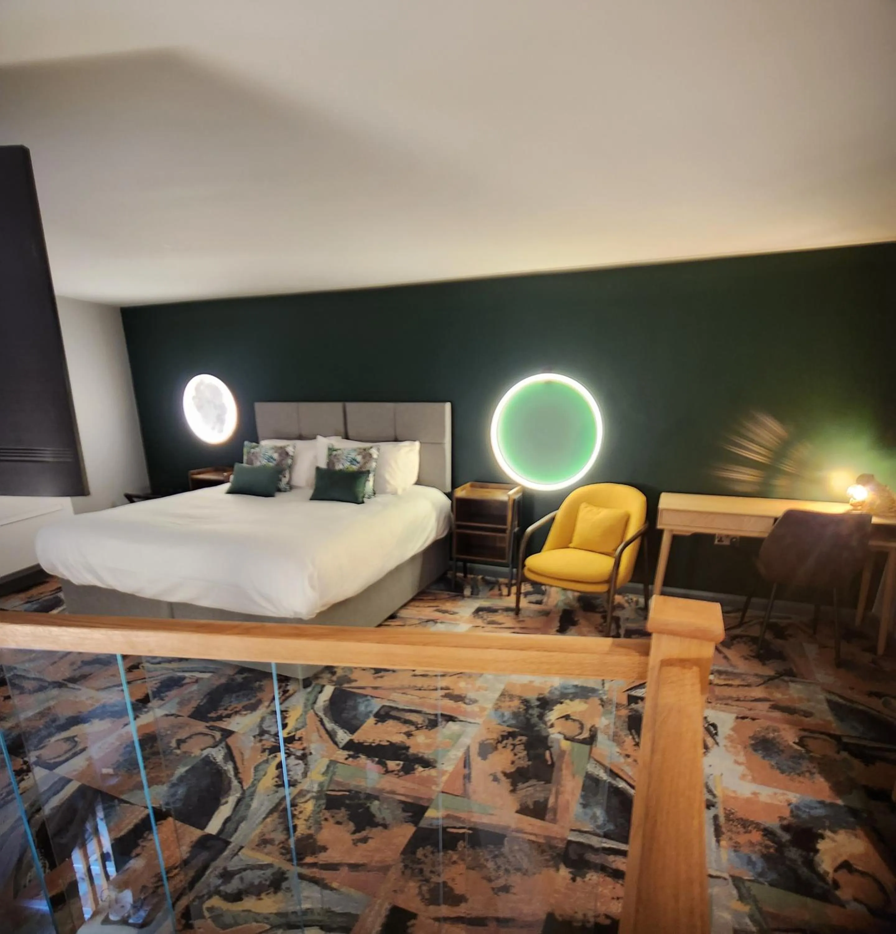 Bed in Pinnacle Suites Hotel