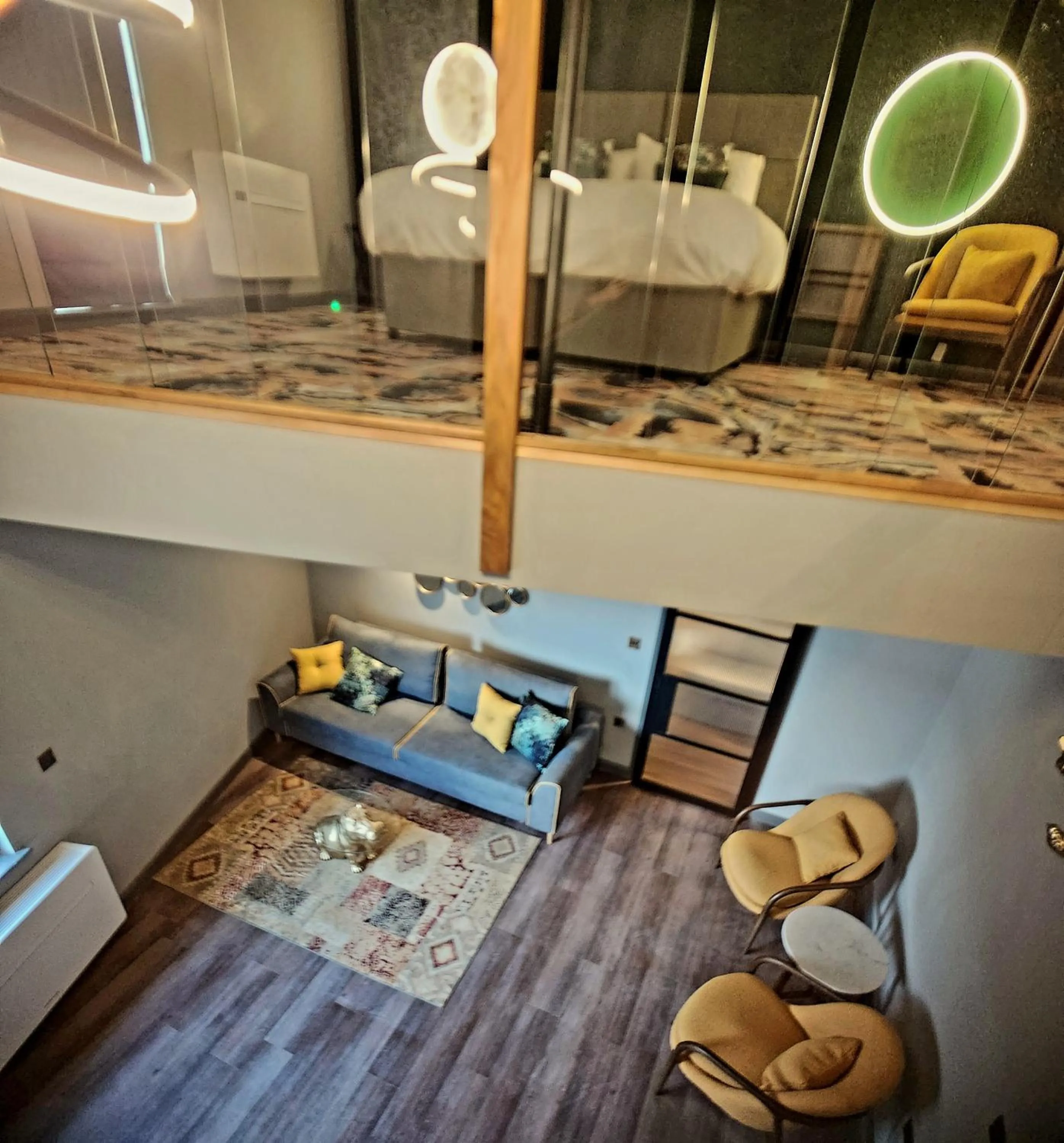 Living room in Pinnacle Suites Hotel