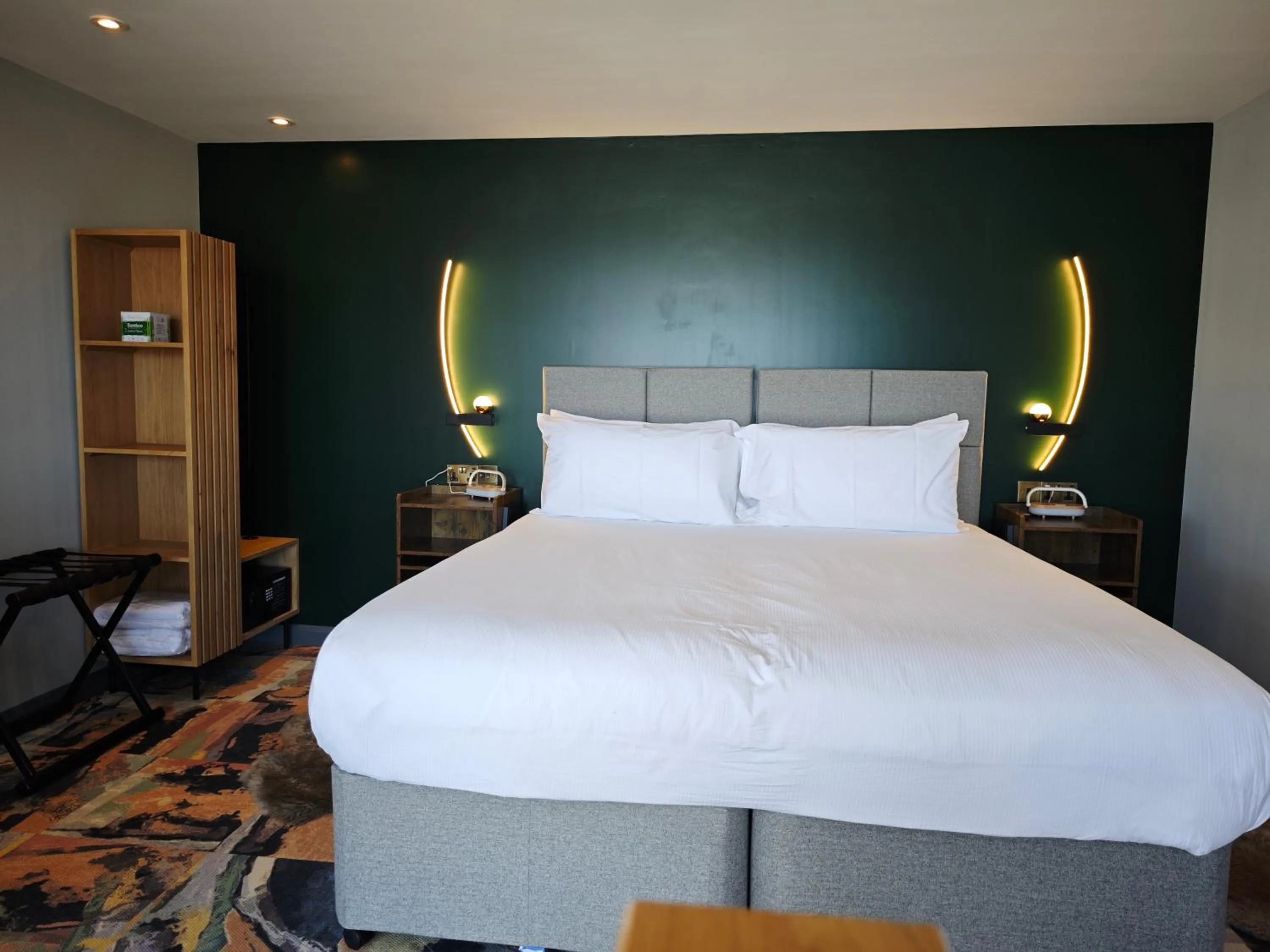 Bed in Pinnacle Suites Hotel