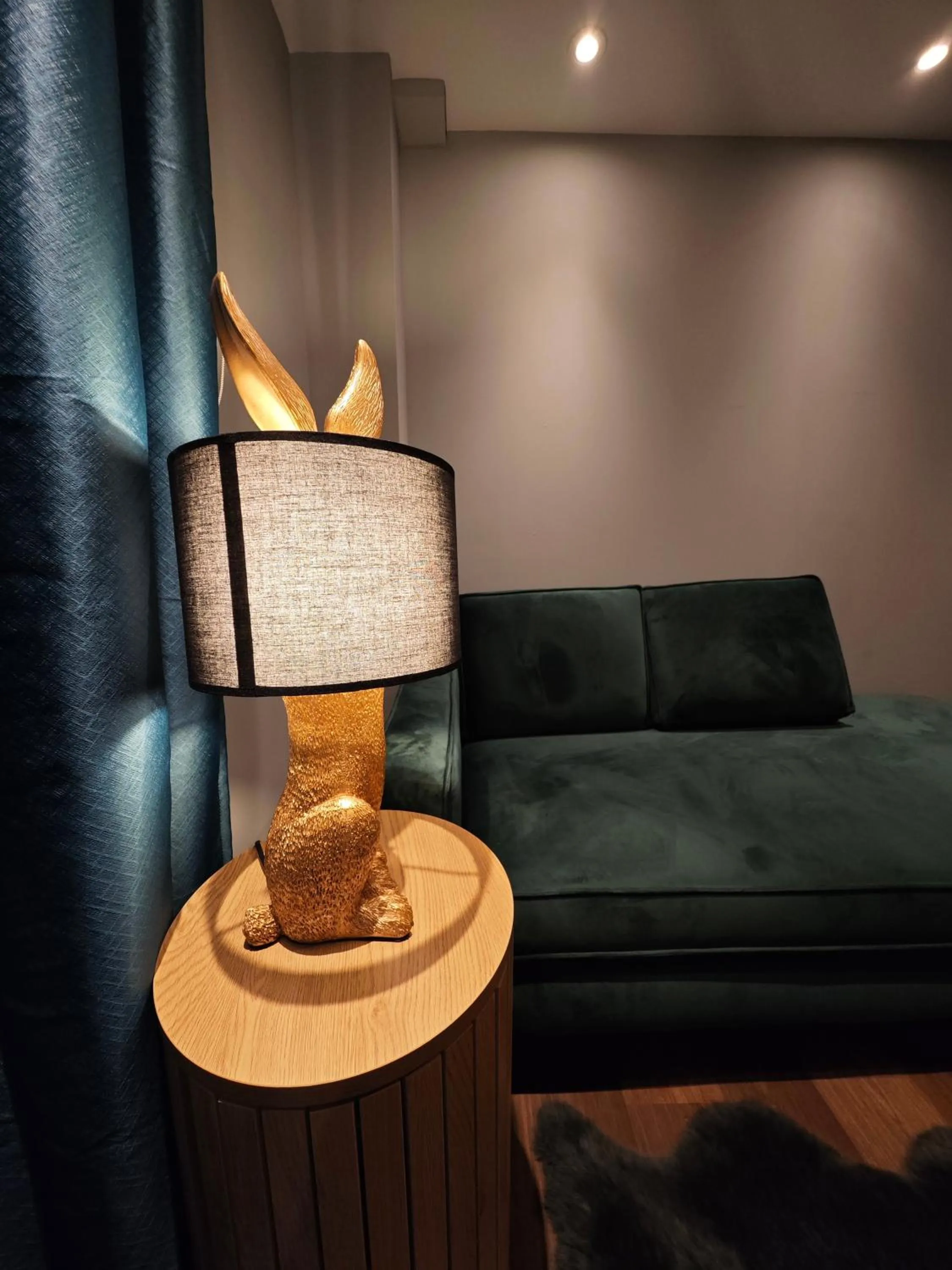 Seating area in Pinnacle Suites Hotel