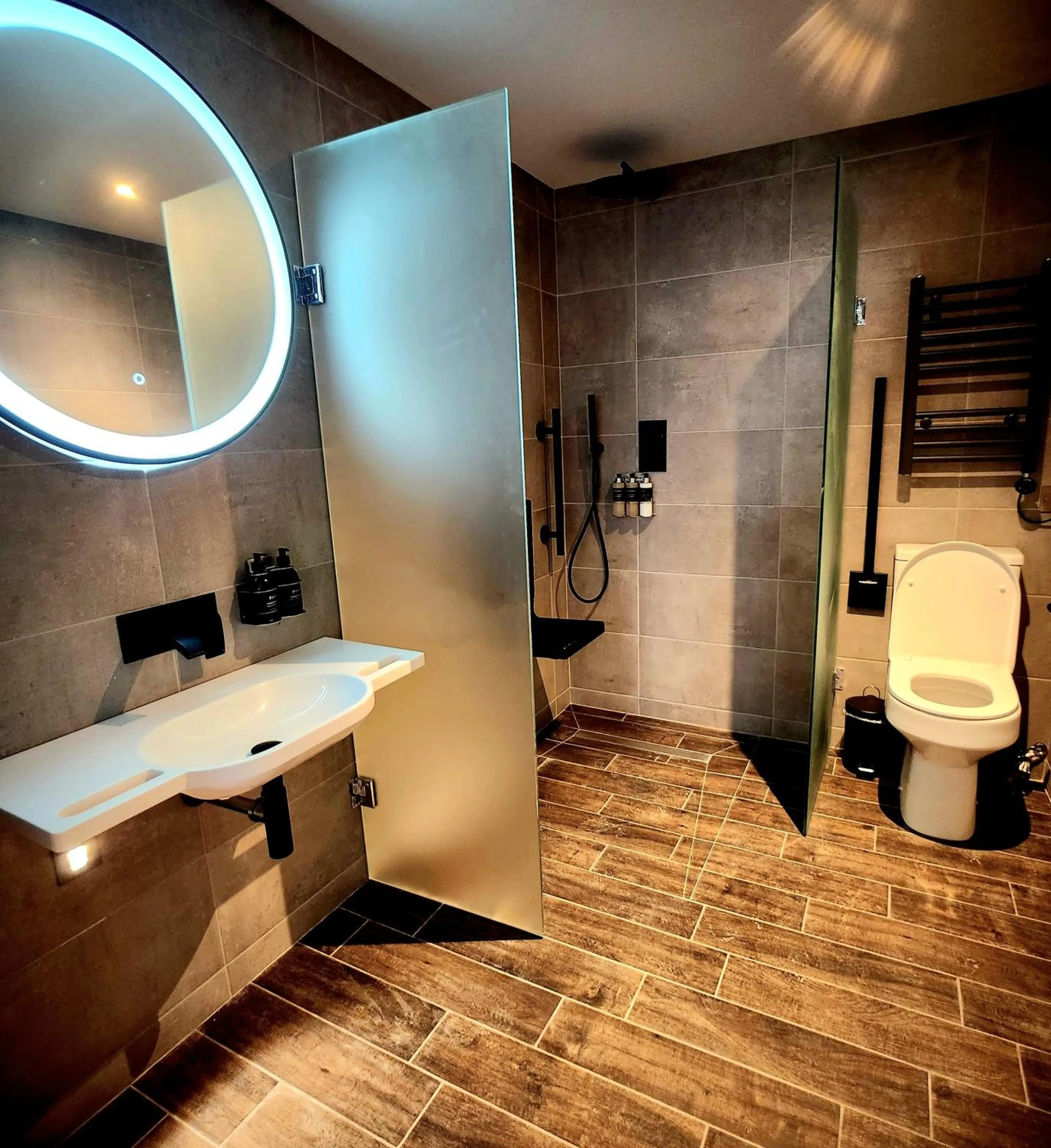 Shower in Pinnacle Suites Hotel