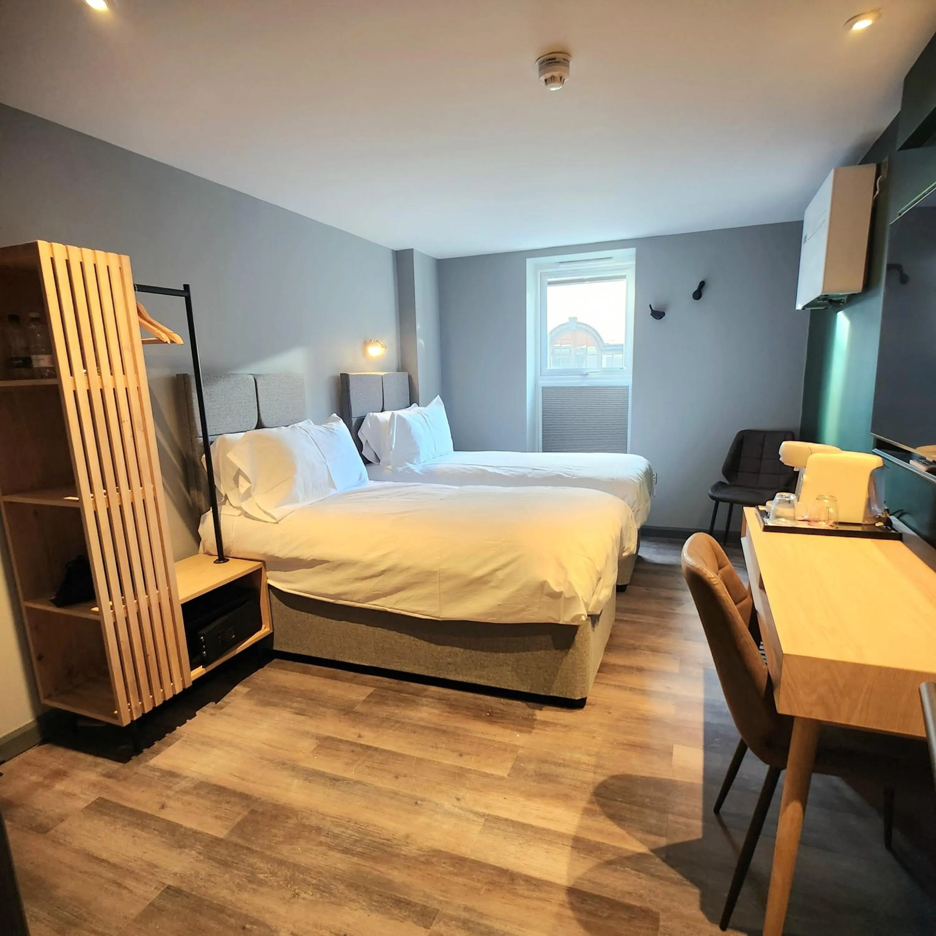 Bed in Pinnacle Suites Hotel