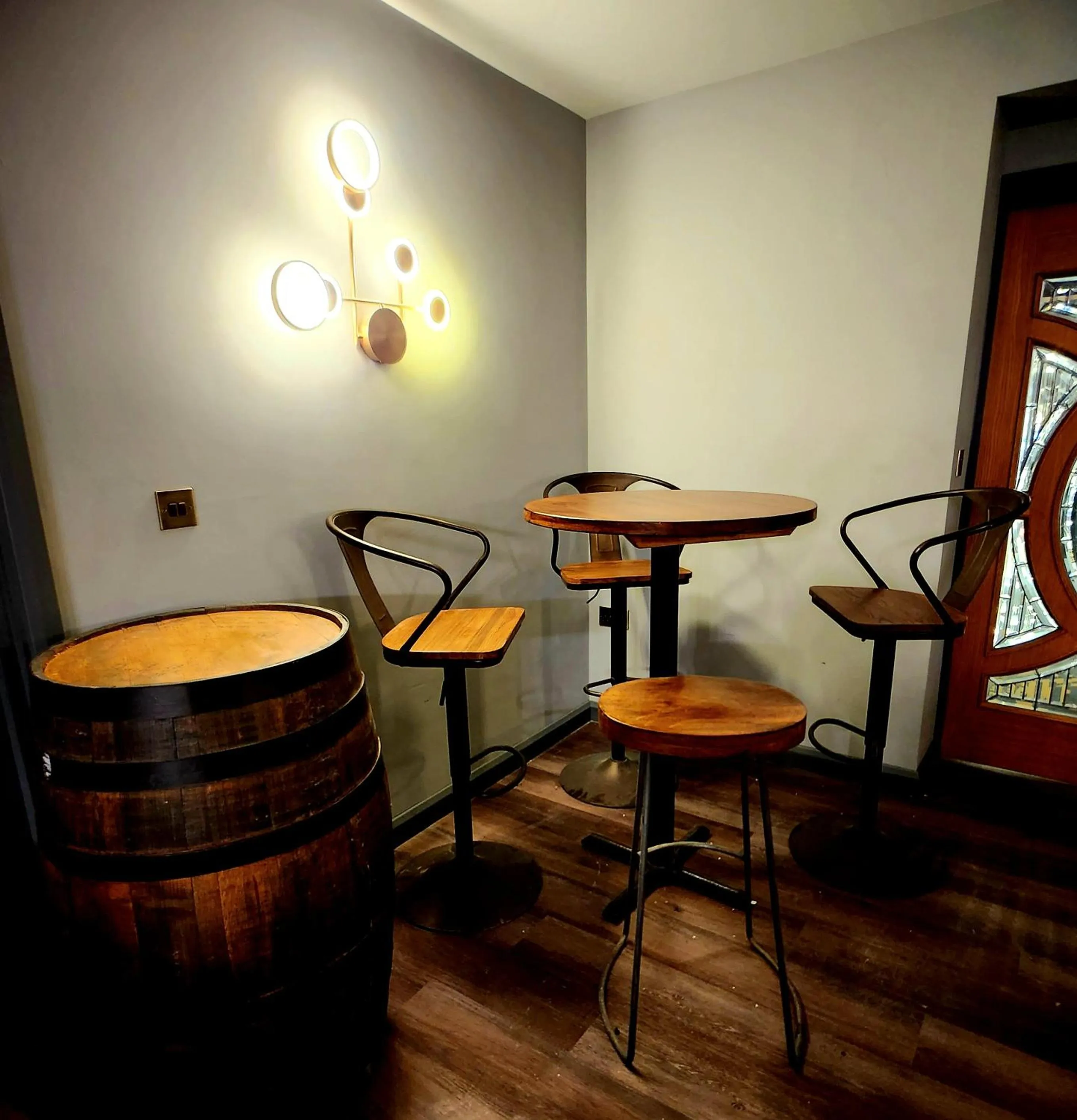 Lounge or bar in Pinnacle Suites Hotel