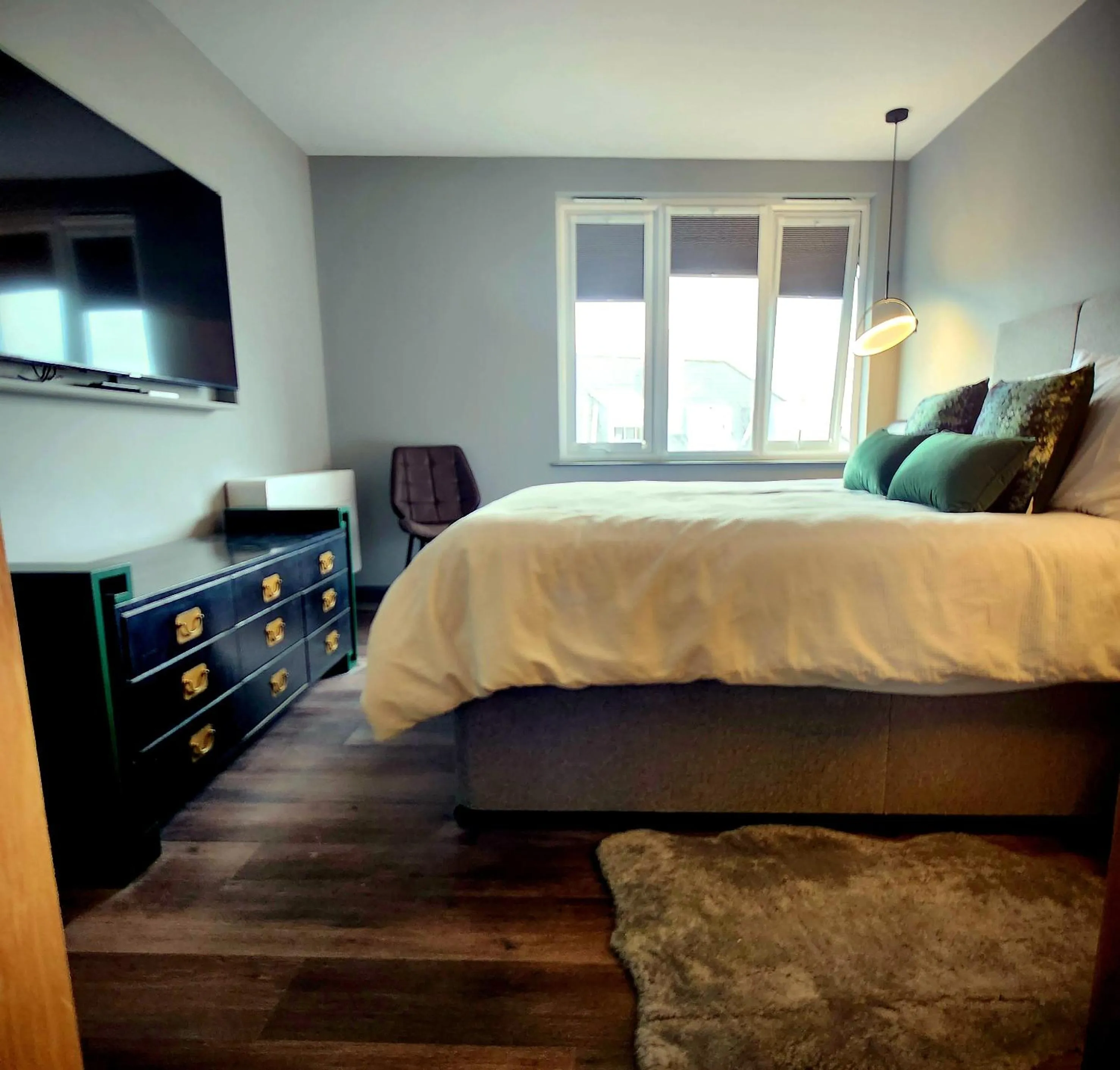 Bedroom, Bed in Pinnacle Suites Hotel