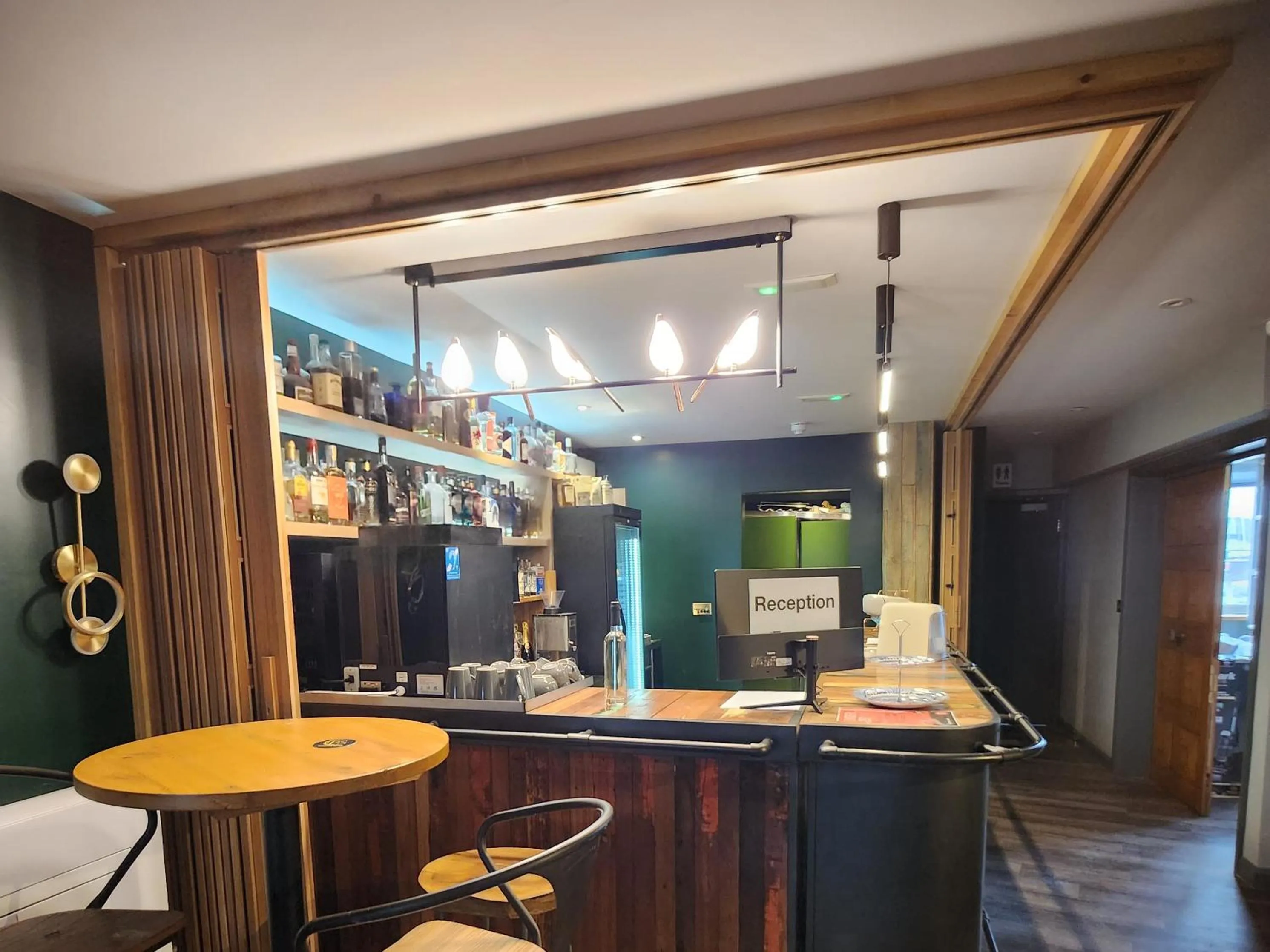 Lobby or reception in Pinnacle Suites Hotel