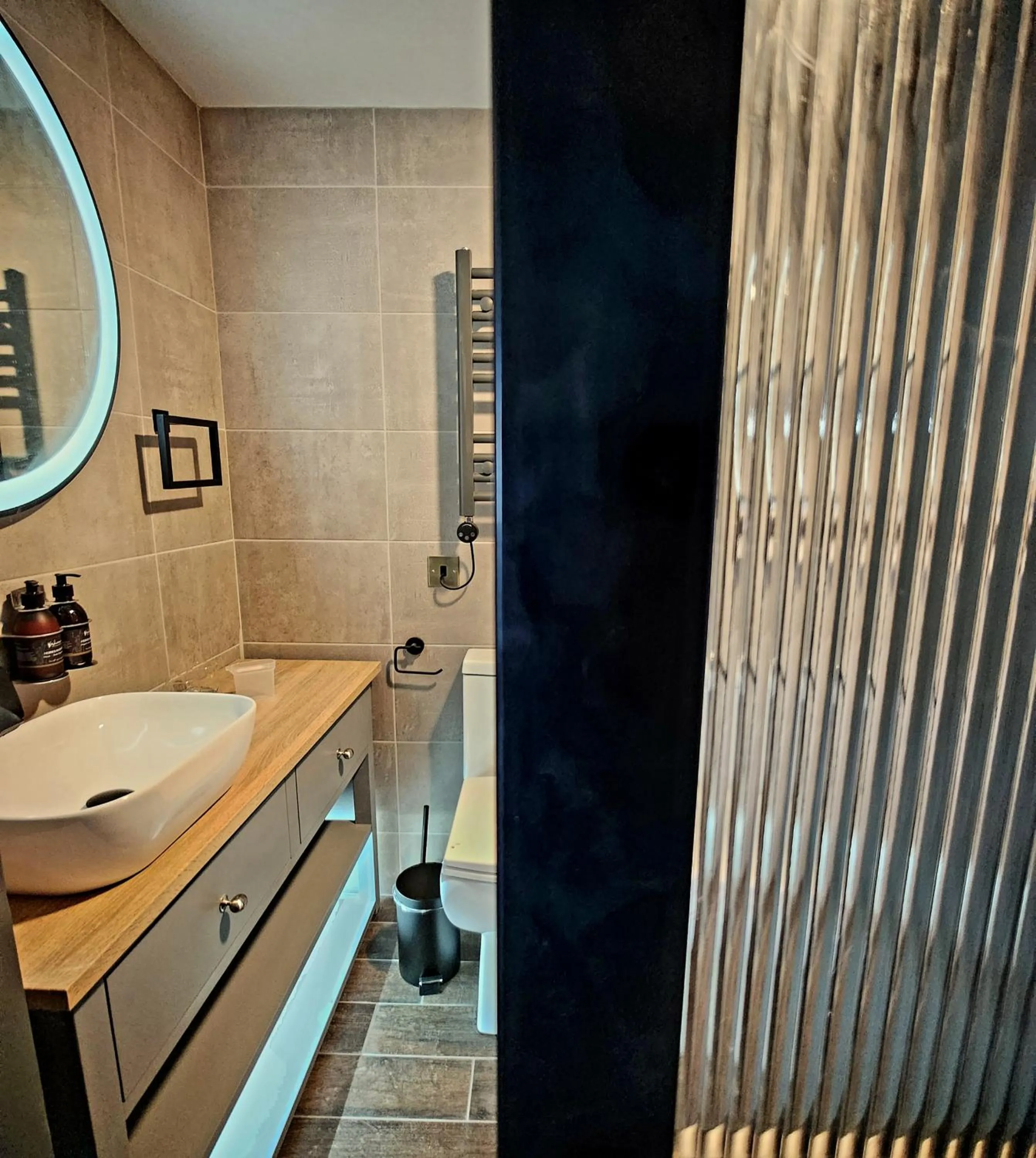 Bathroom in Pinnacle Suites Hotel