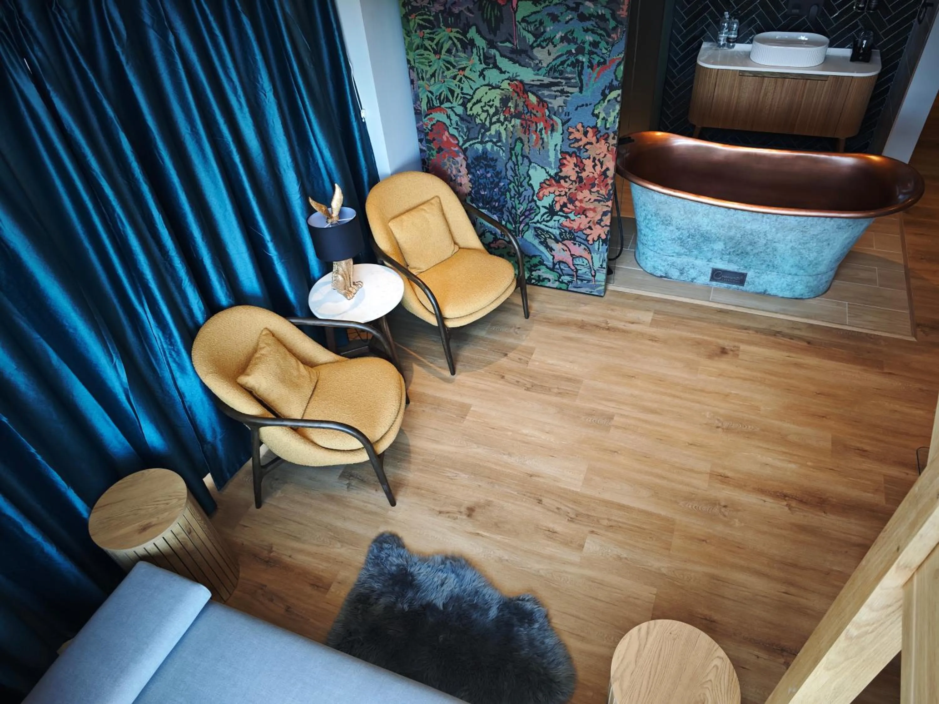 Seating area in Pinnacle Suites Hotel