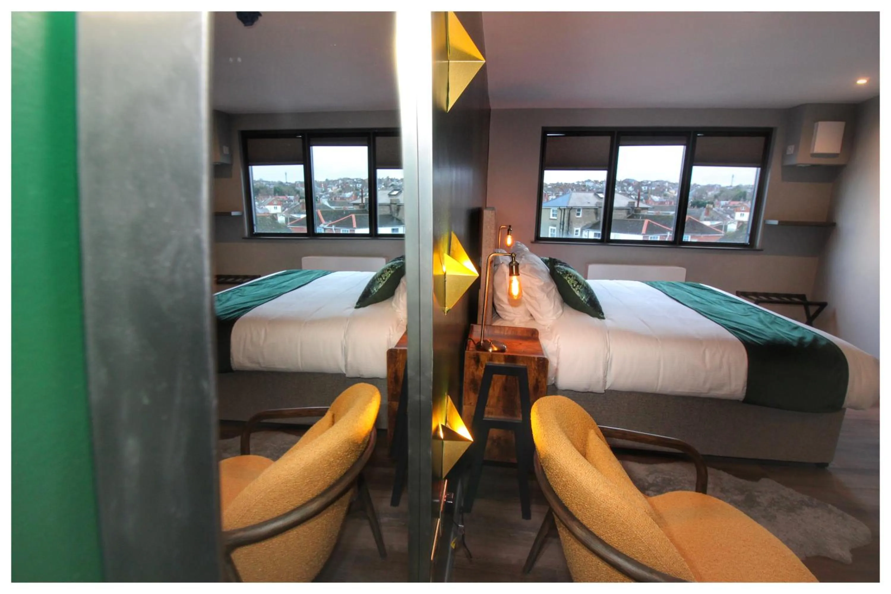 Photo of the whole room, Bed in Pinnacle Suites Hotel