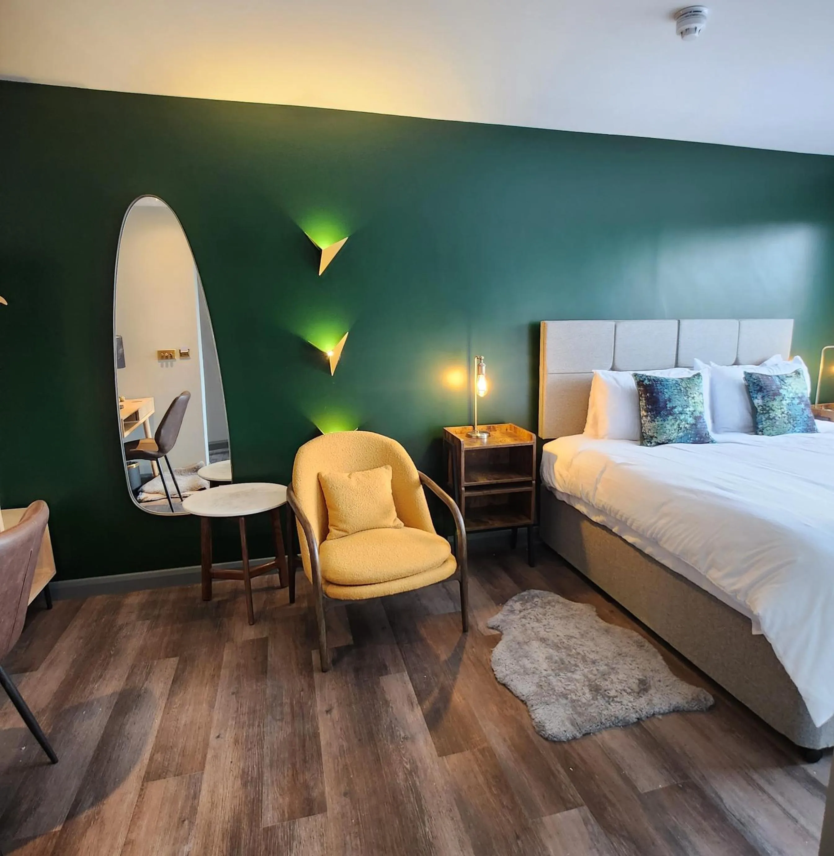 Bed in Pinnacle Suites Hotel