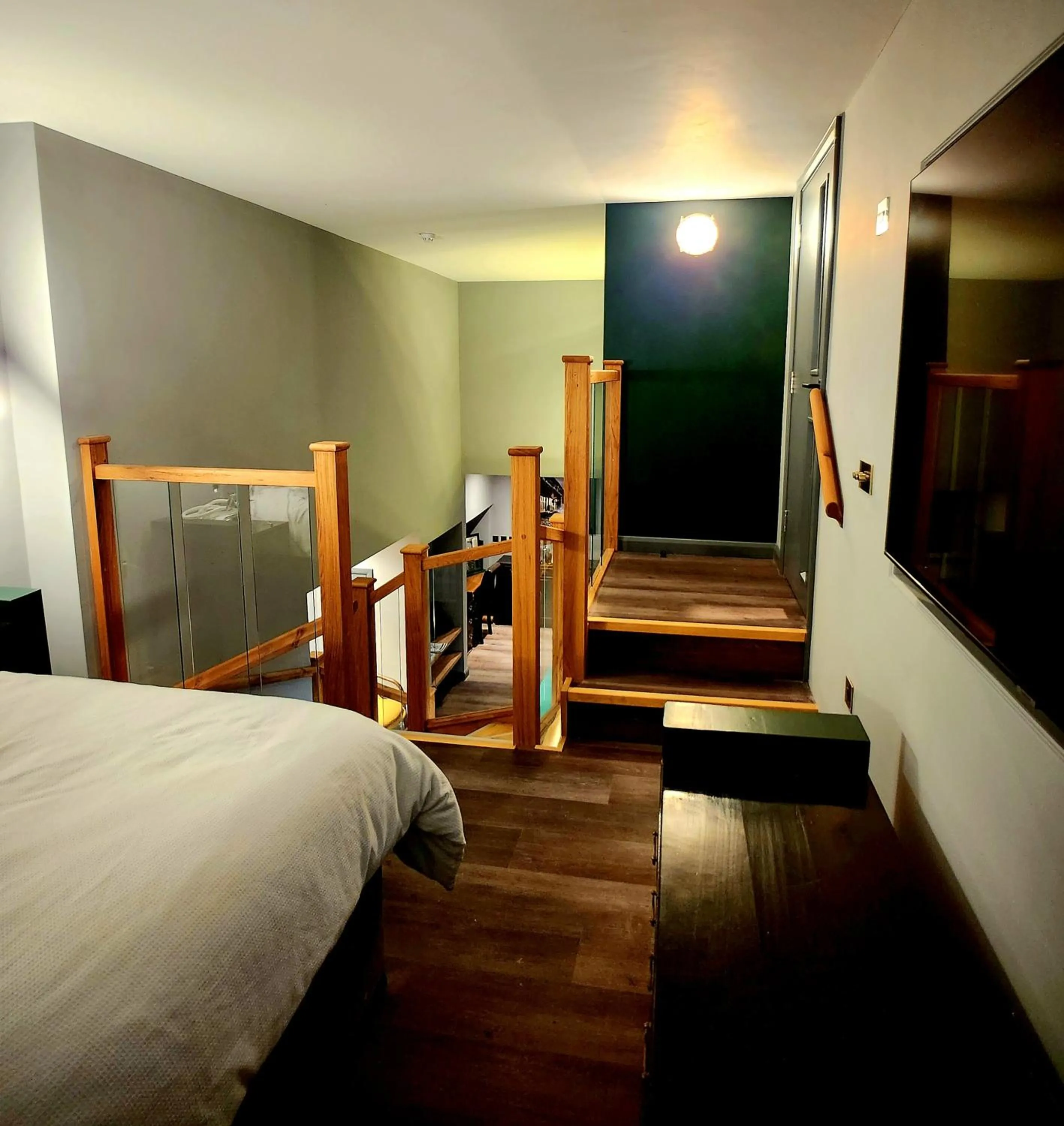 Bedroom, Bed in Pinnacle Suites Hotel