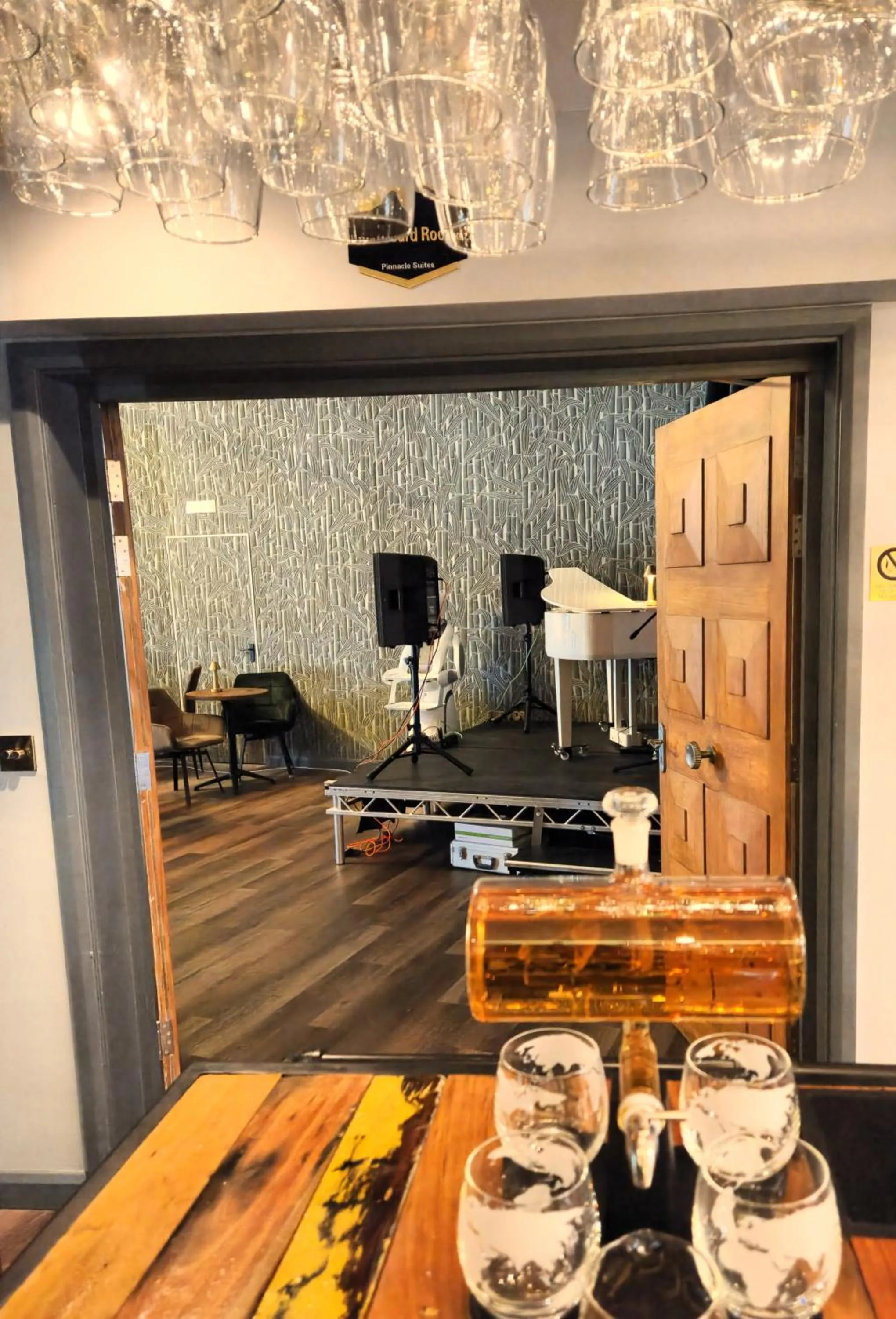 Pinnacle Suites Hotel