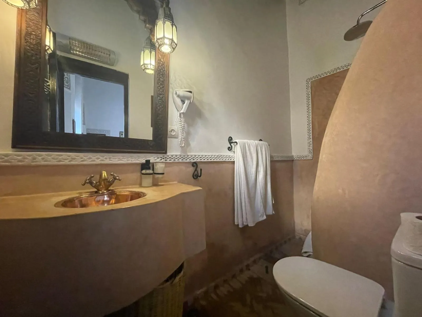 Shower in Riad Fes Baraka & SPA