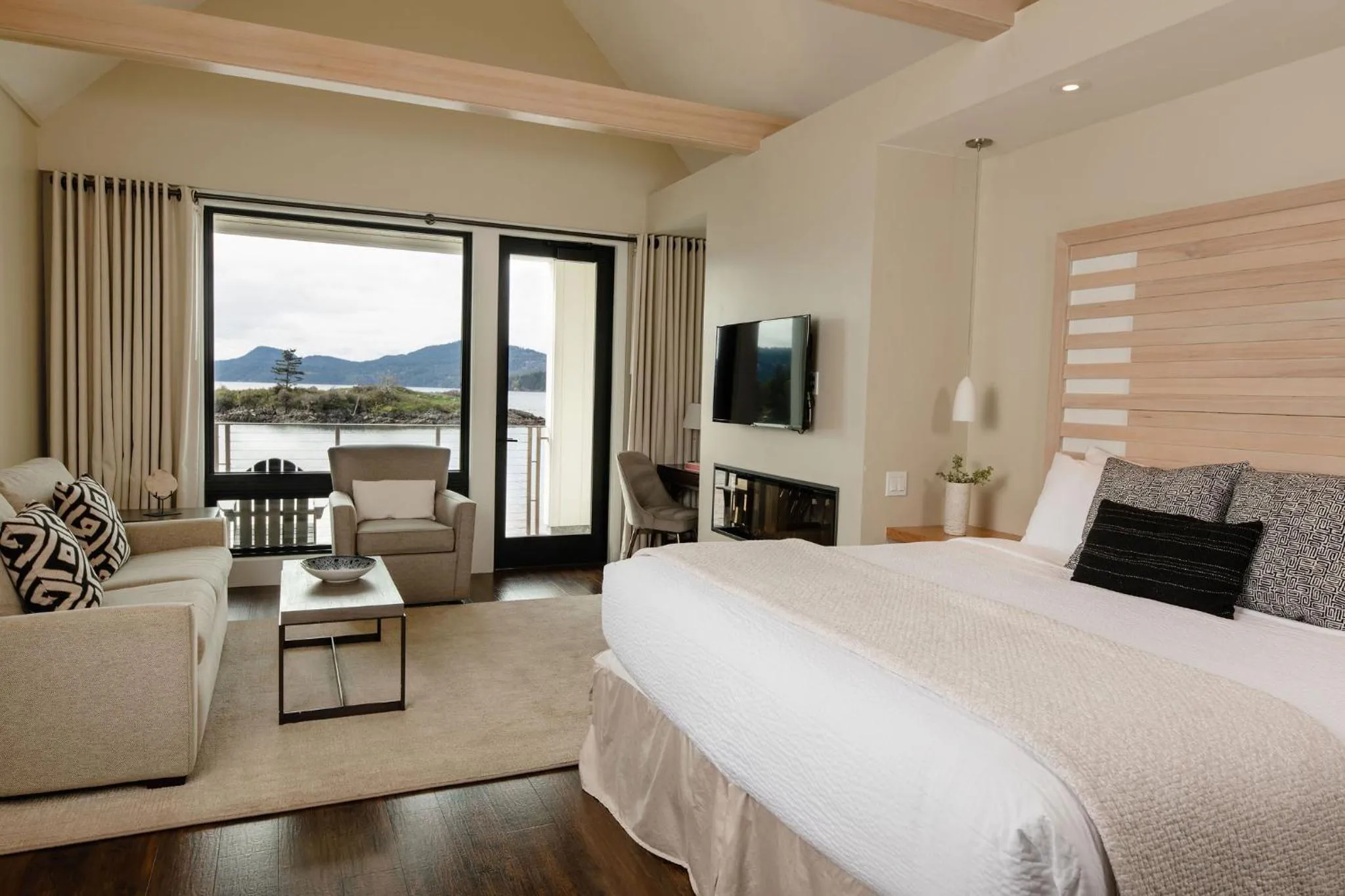 Bed in Outlook Inn on Orcas Island