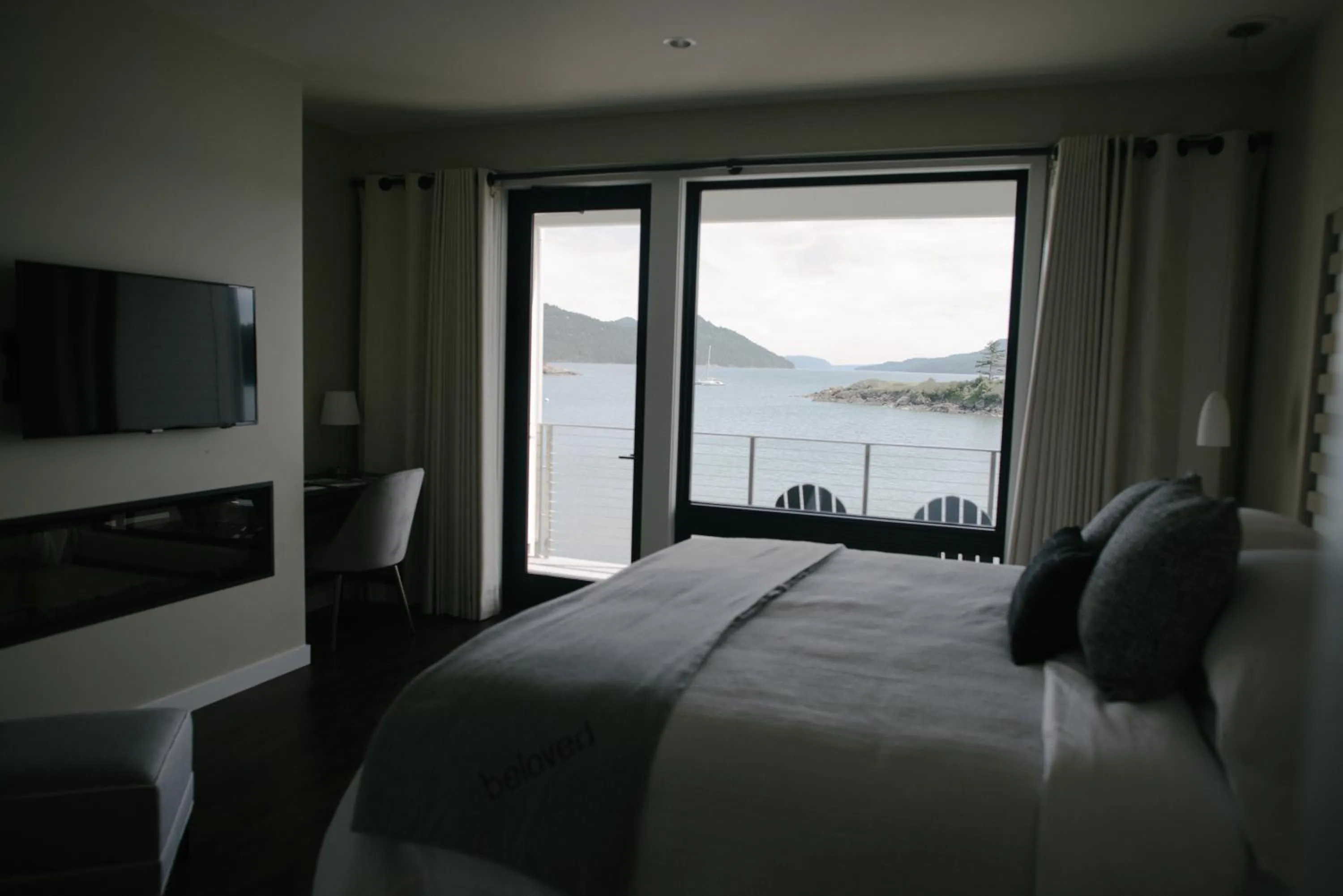 Bed in Outlook Inn on Orcas Island