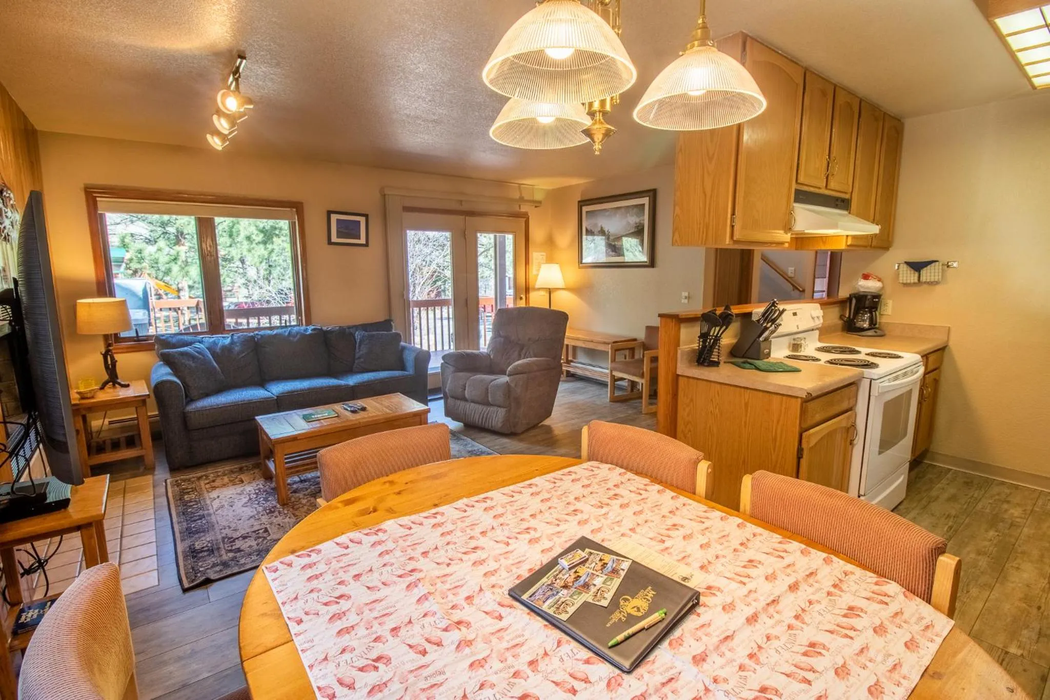 Kitchen or kitchenette in Castle Mountain Lodge