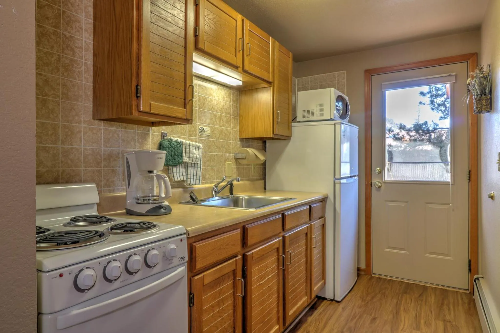 Kitchen or kitchenette in Castle Mountain Lodge