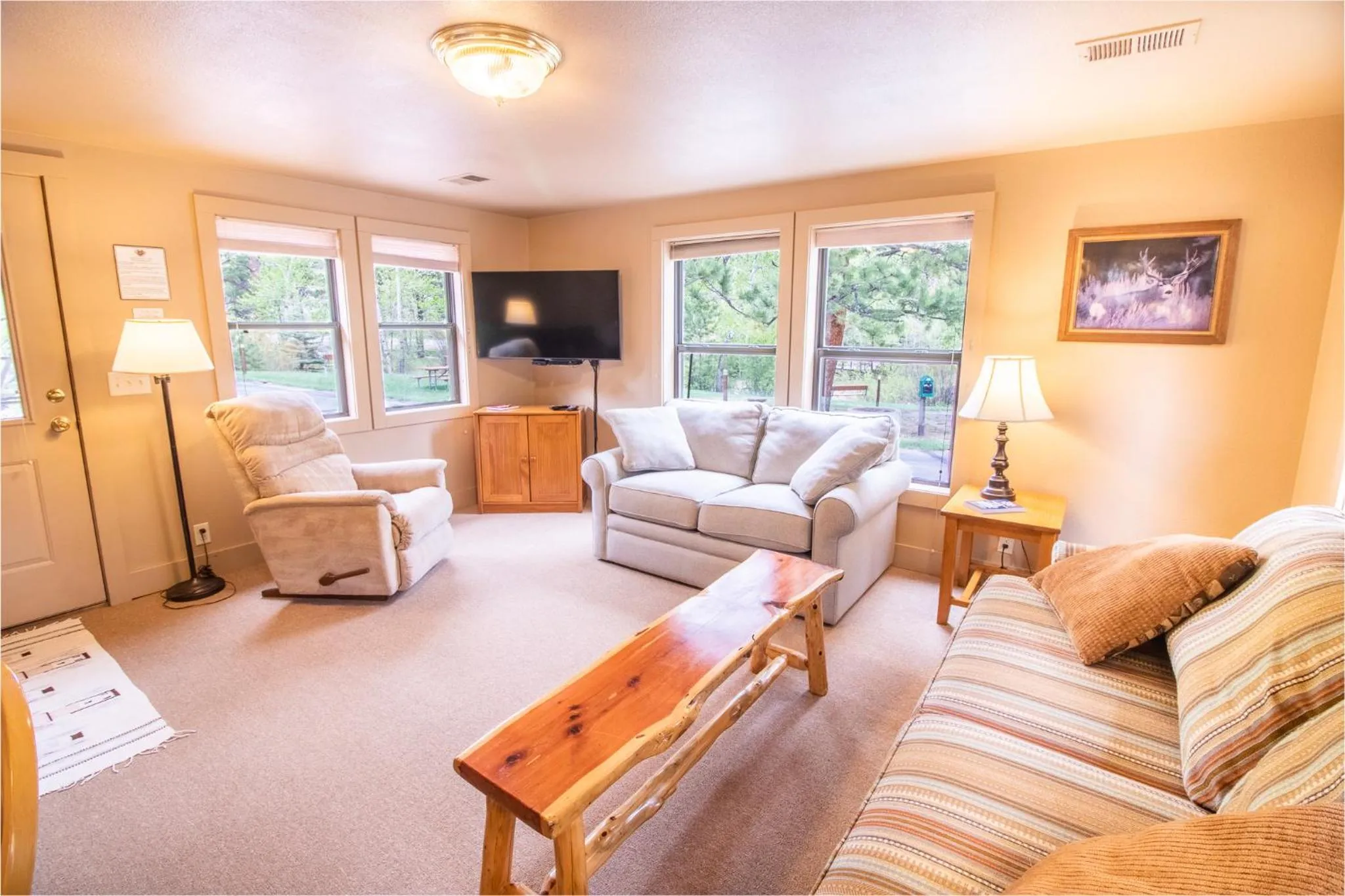 Living room in Castle Mountain Lodge