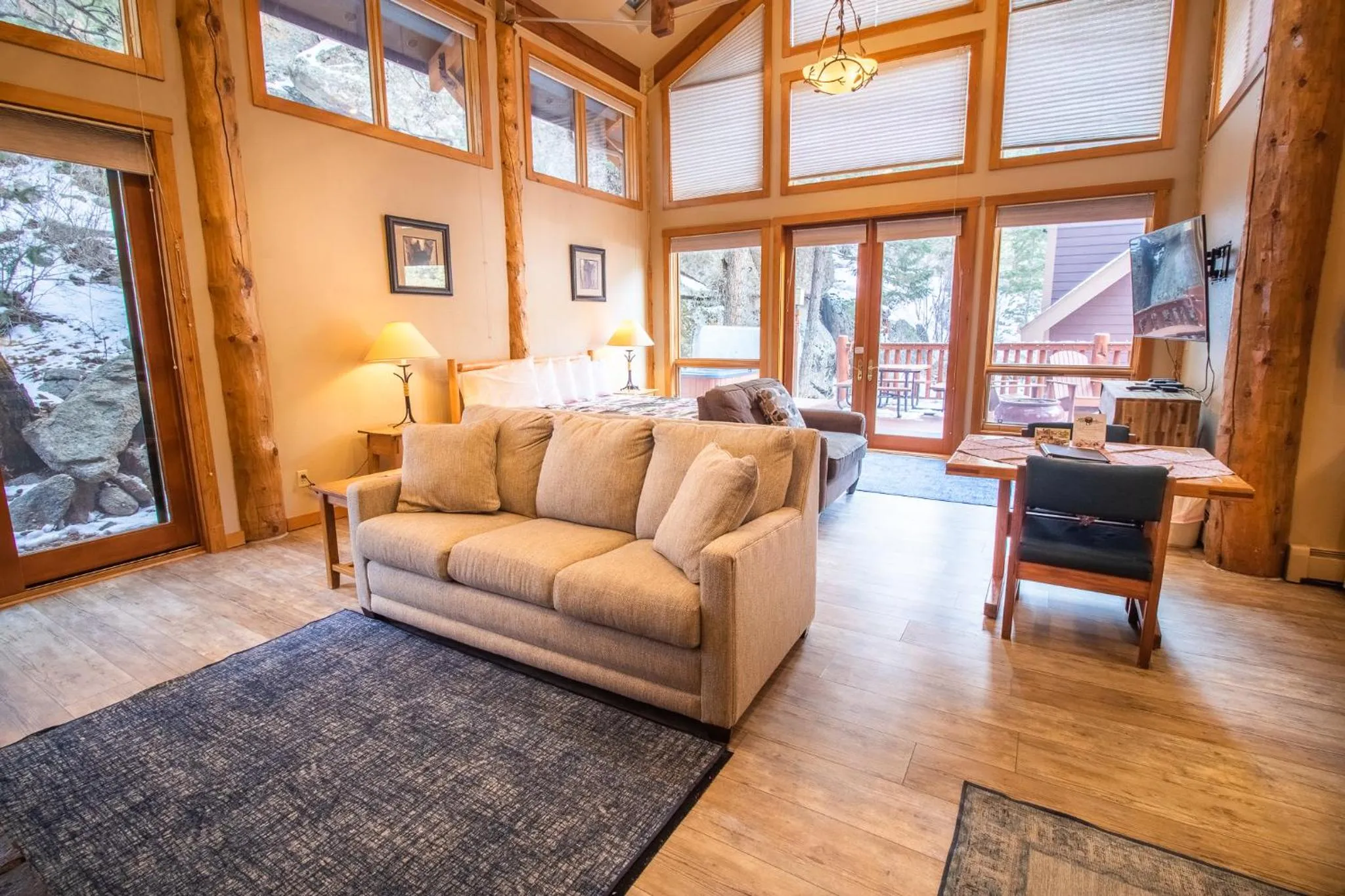 Living room in Castle Mountain Lodge