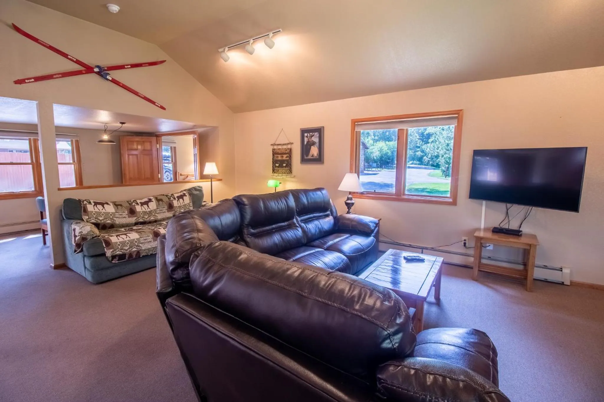 TV and multimedia in Castle Mountain Lodge