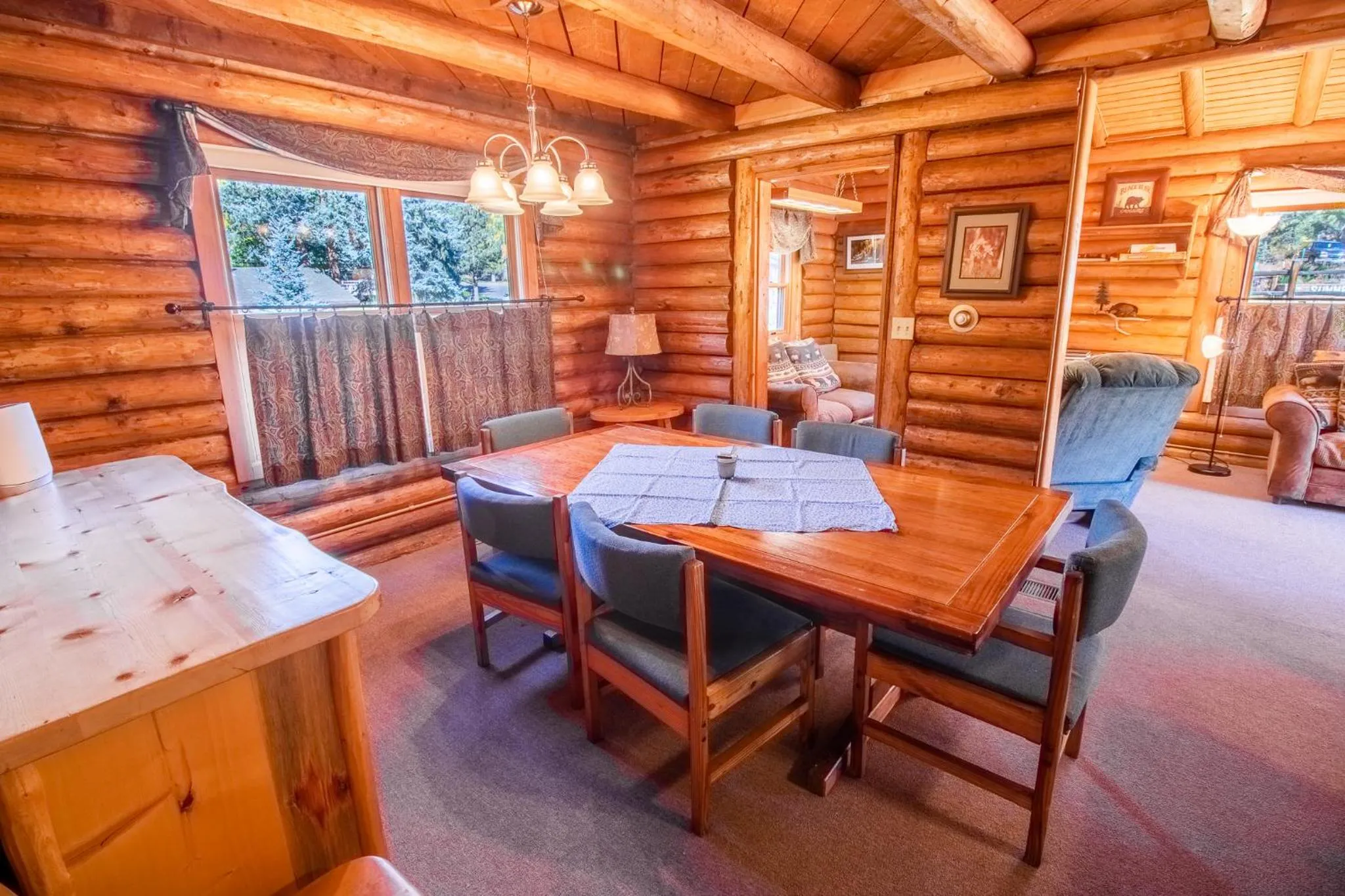 Dining area in Castle Mountain Lodge