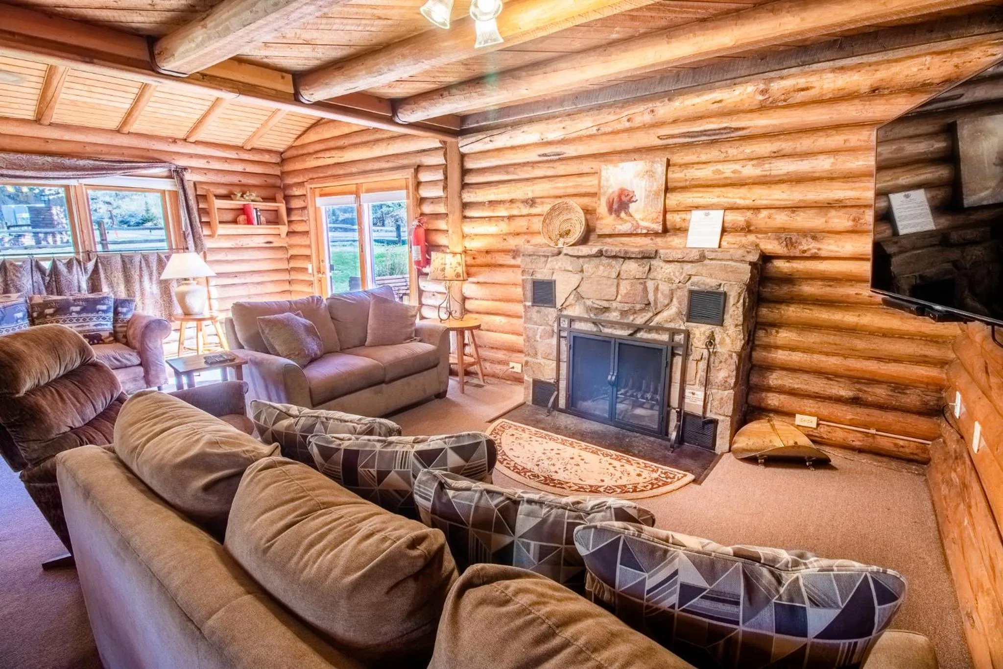 TV and multimedia in Castle Mountain Lodge