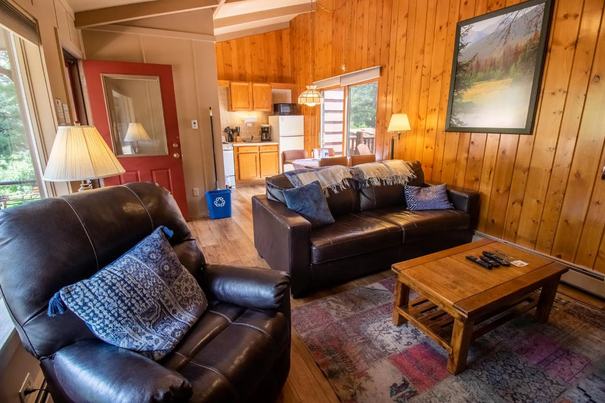 Living room in Castle Mountain Lodge