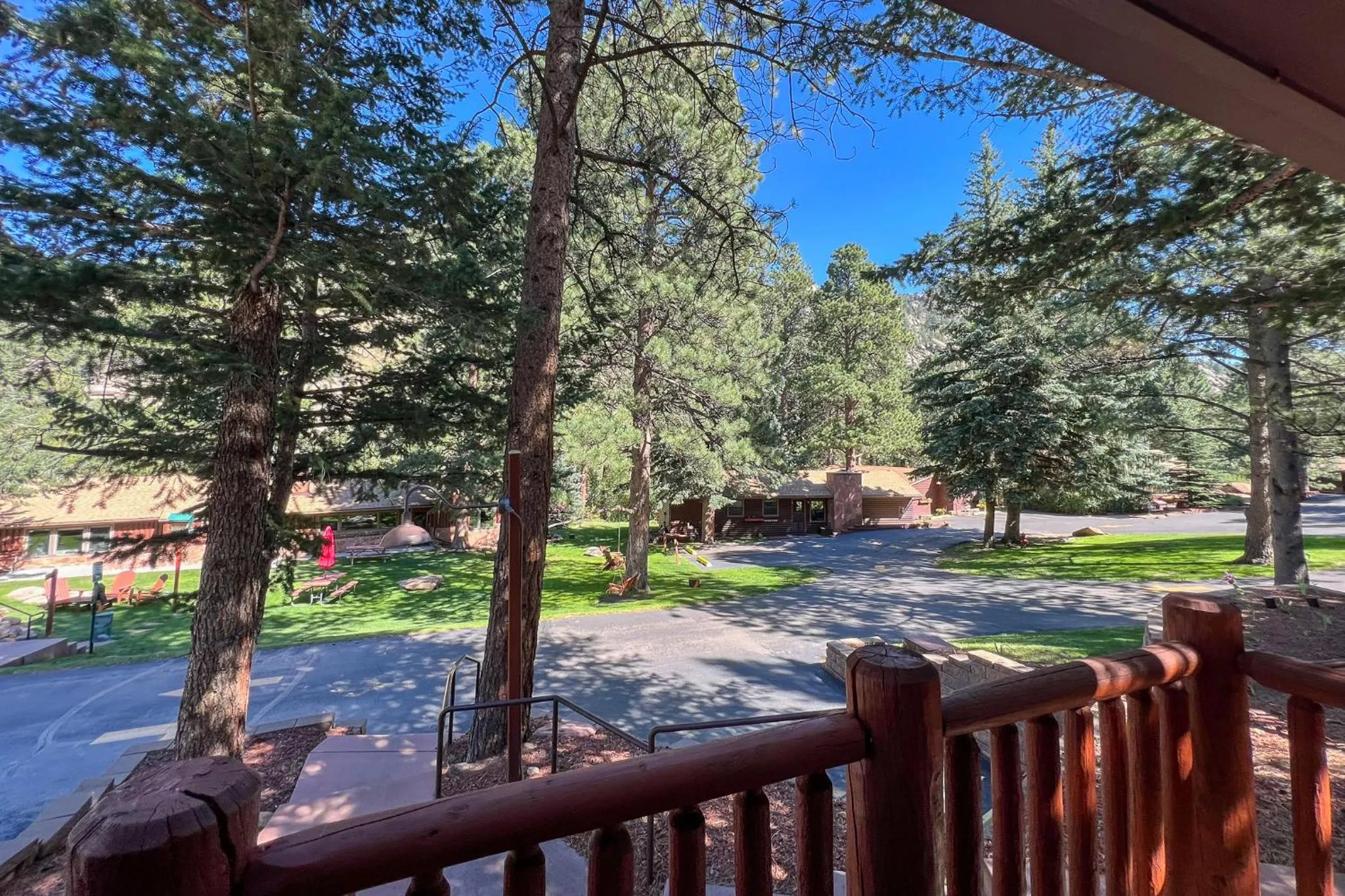 Day in Castle Mountain Lodge