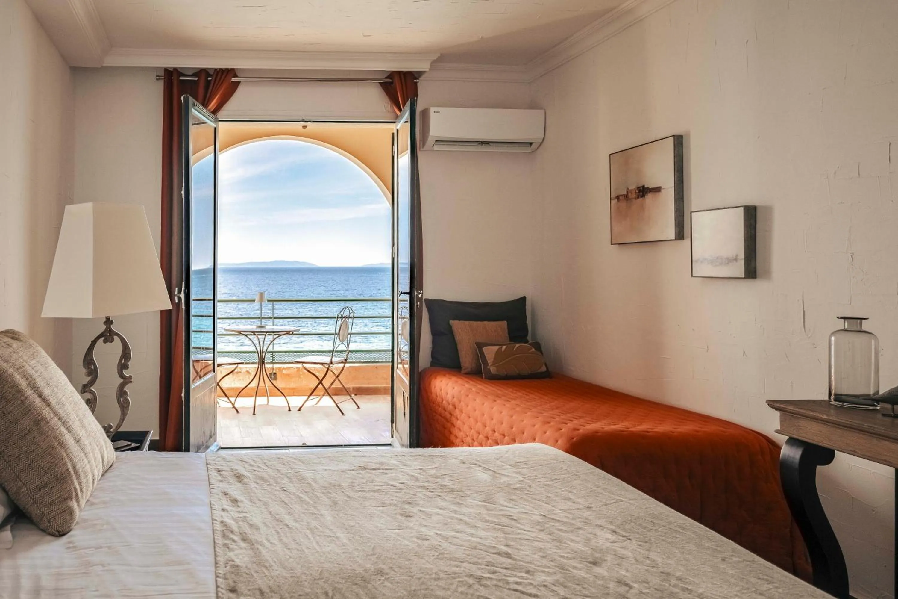 Bed in Surplage Hôtel Cavalière