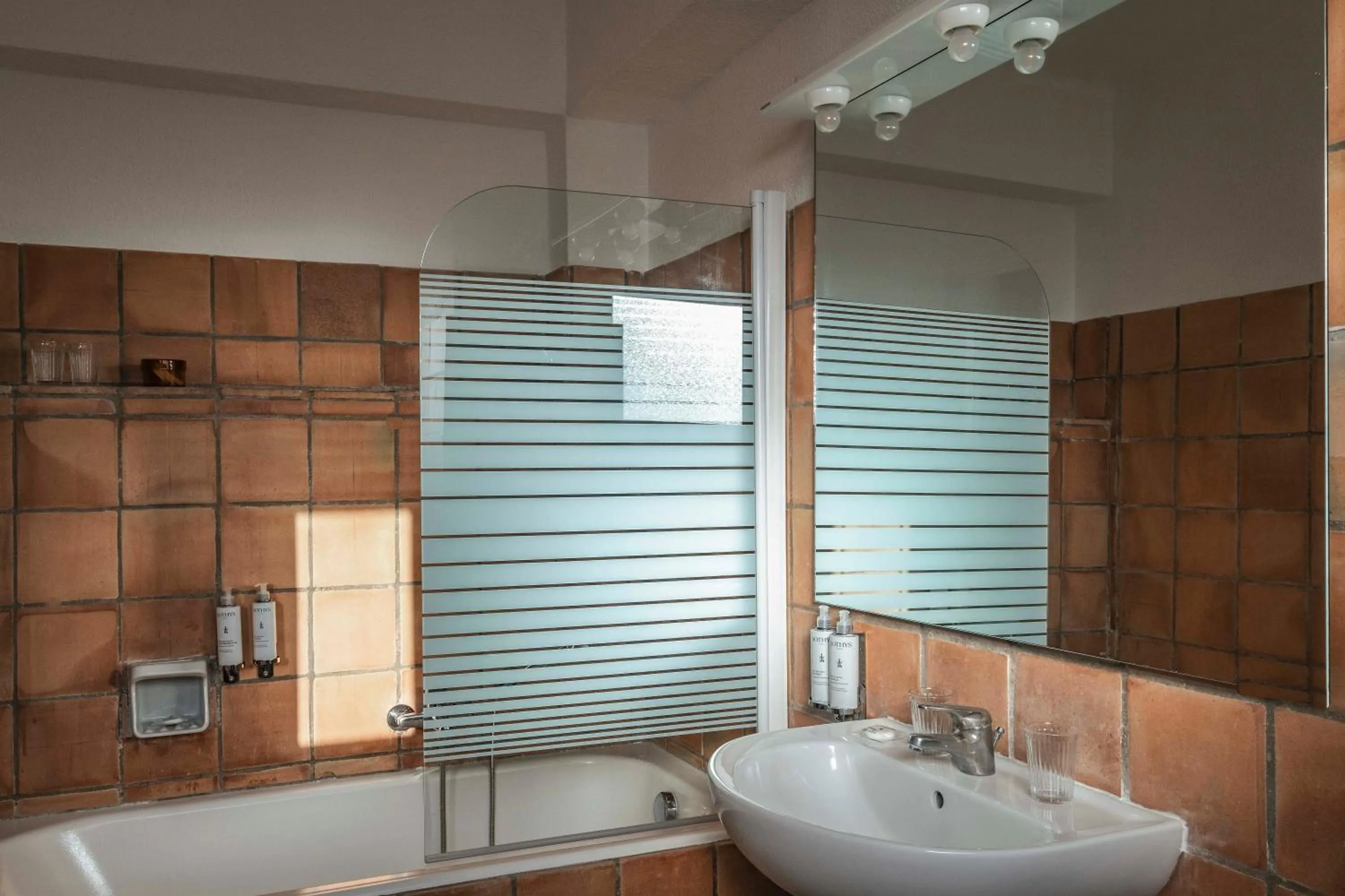 Bathroom in Surplage Hôtel Cavalière