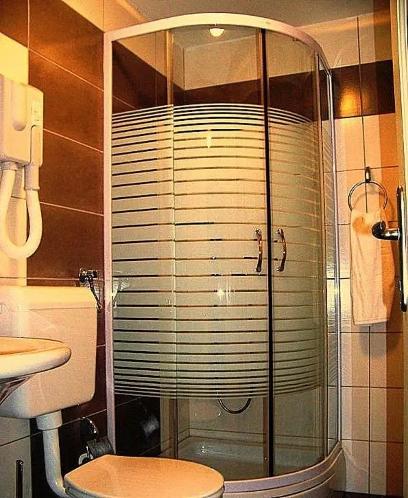 Shower in Hotel Snjezna kuca - Nature Park of Bosnia Herzegovina